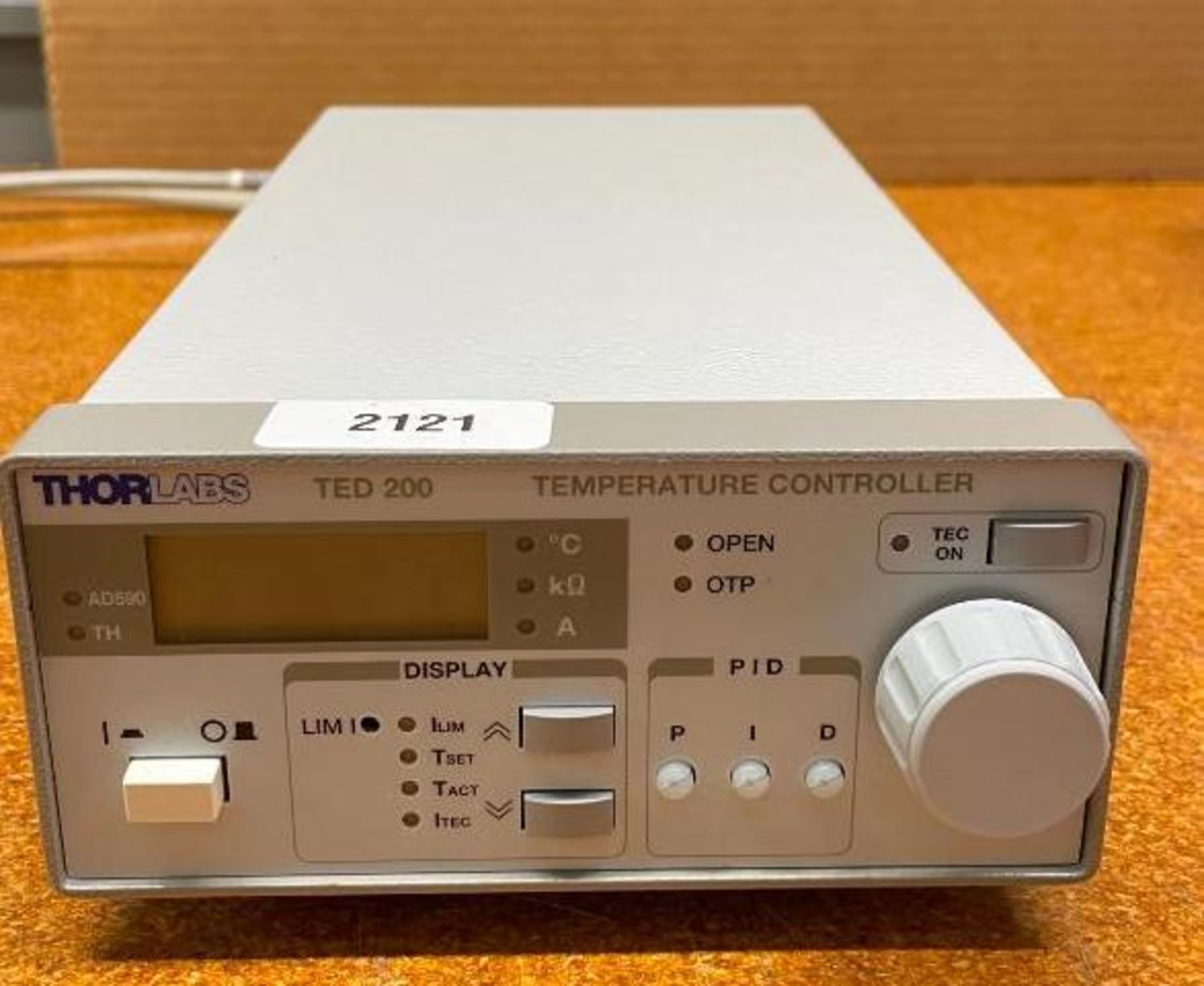 LASER DIODE TEMPERATURE CONTROLLER BRAND/MODEL: THORLABS TED200 RETAIL$: $900 ORIGINAL RETAIL QTY: 1