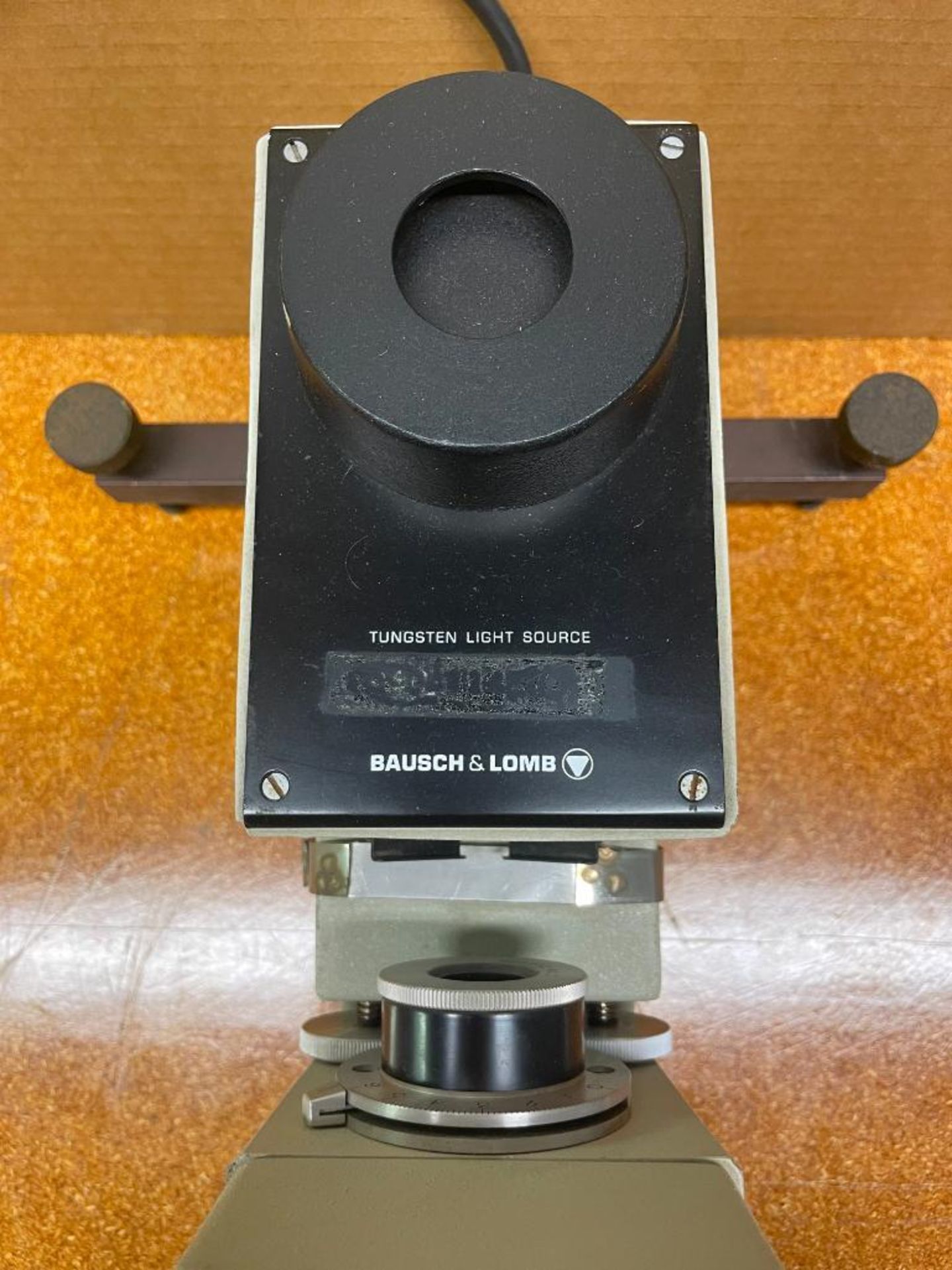 MONOCHROMATOR WITH TUNGSTEN LIGHT SOURCE BRAND/MODEL: BAUSCH & LOMB 33-86-77 QTY: 1 - Image 2 of 6