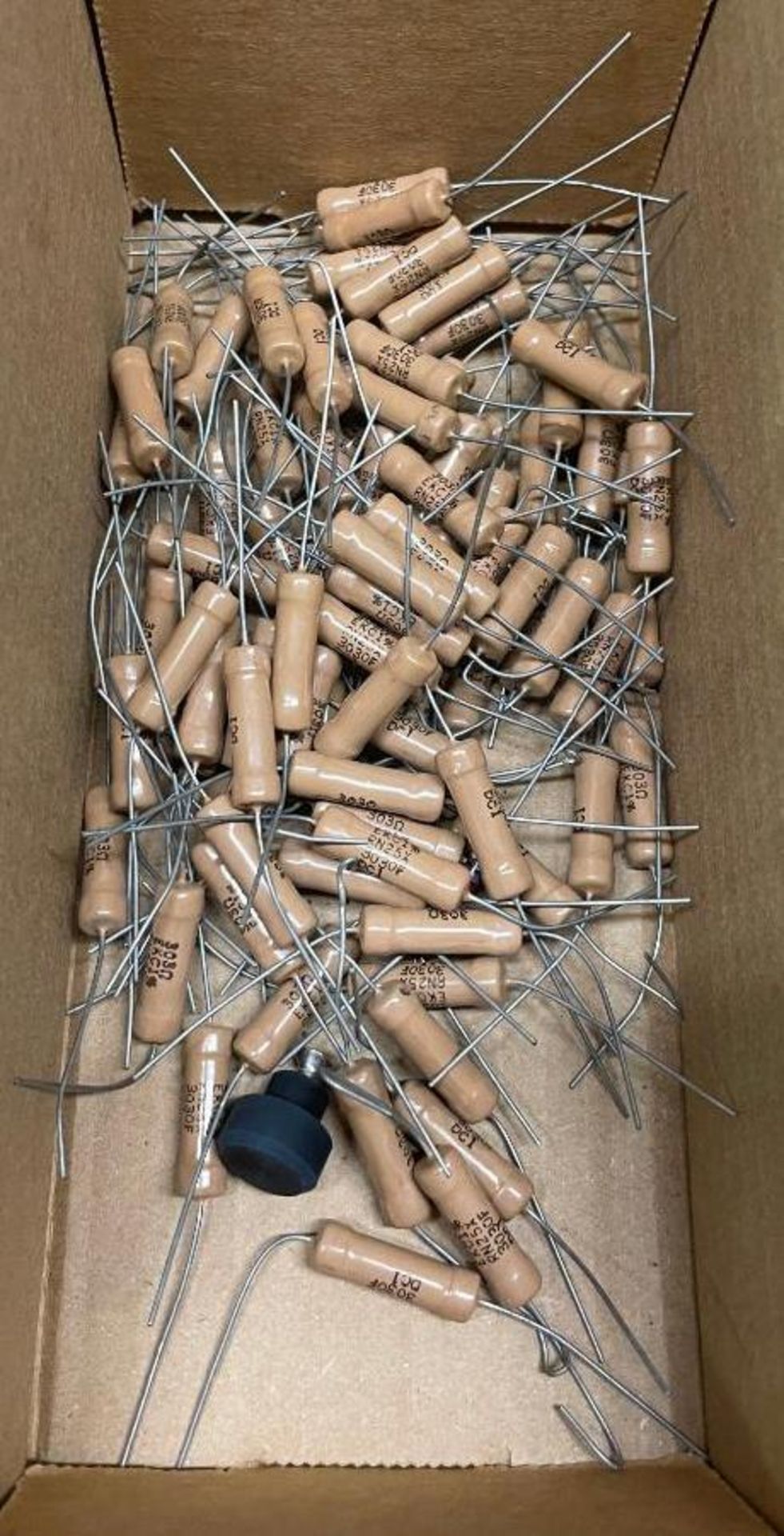 ASSORTED RESISTORS AS SHOWN QTY: 1 - Image 2 of 3