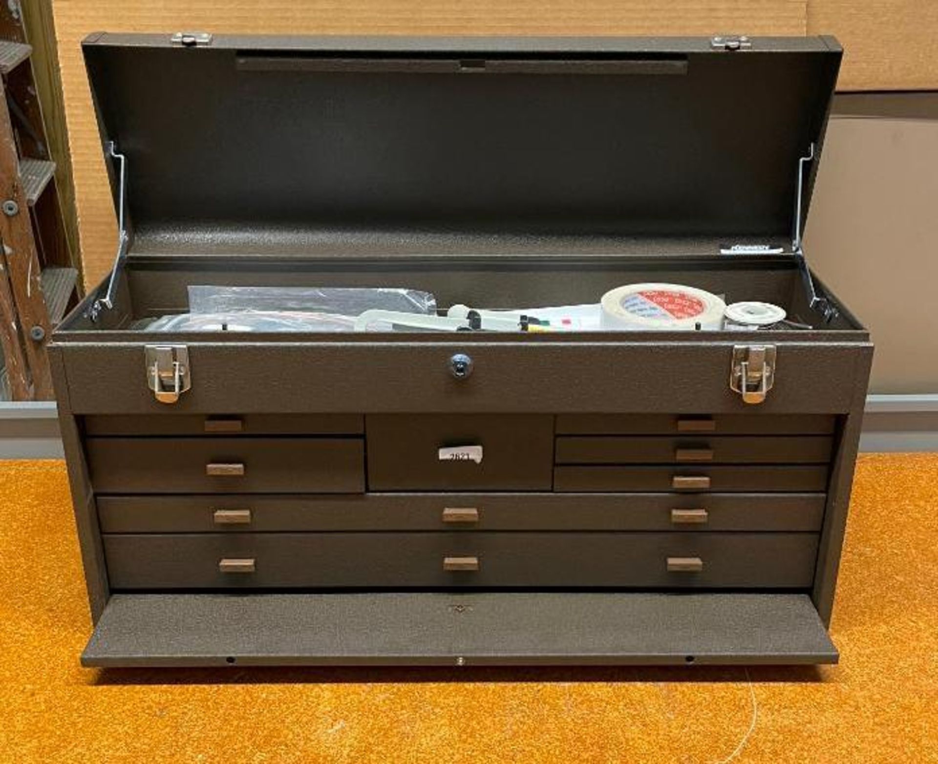 KENNEDY TOOL CHEST INFORMATION: NO CONTENTS INCLUDED QTY: 1