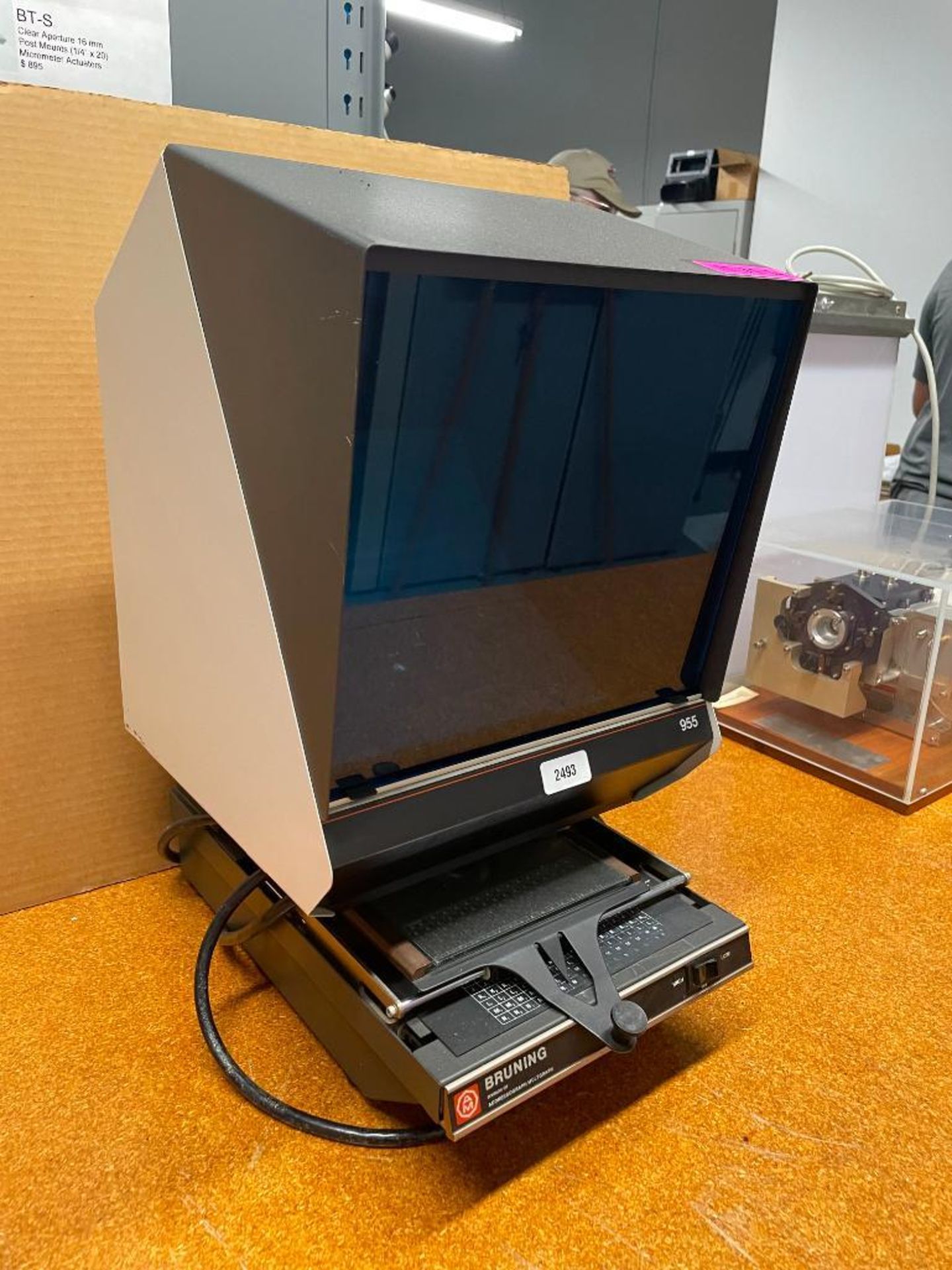 AM BRUNING 955 MICROFICHE PROJECTOR MICROFILM READER BRAND/MODEL: BRUNING 955 INFORMATION: 120 VOLTS - Image 6 of 10
