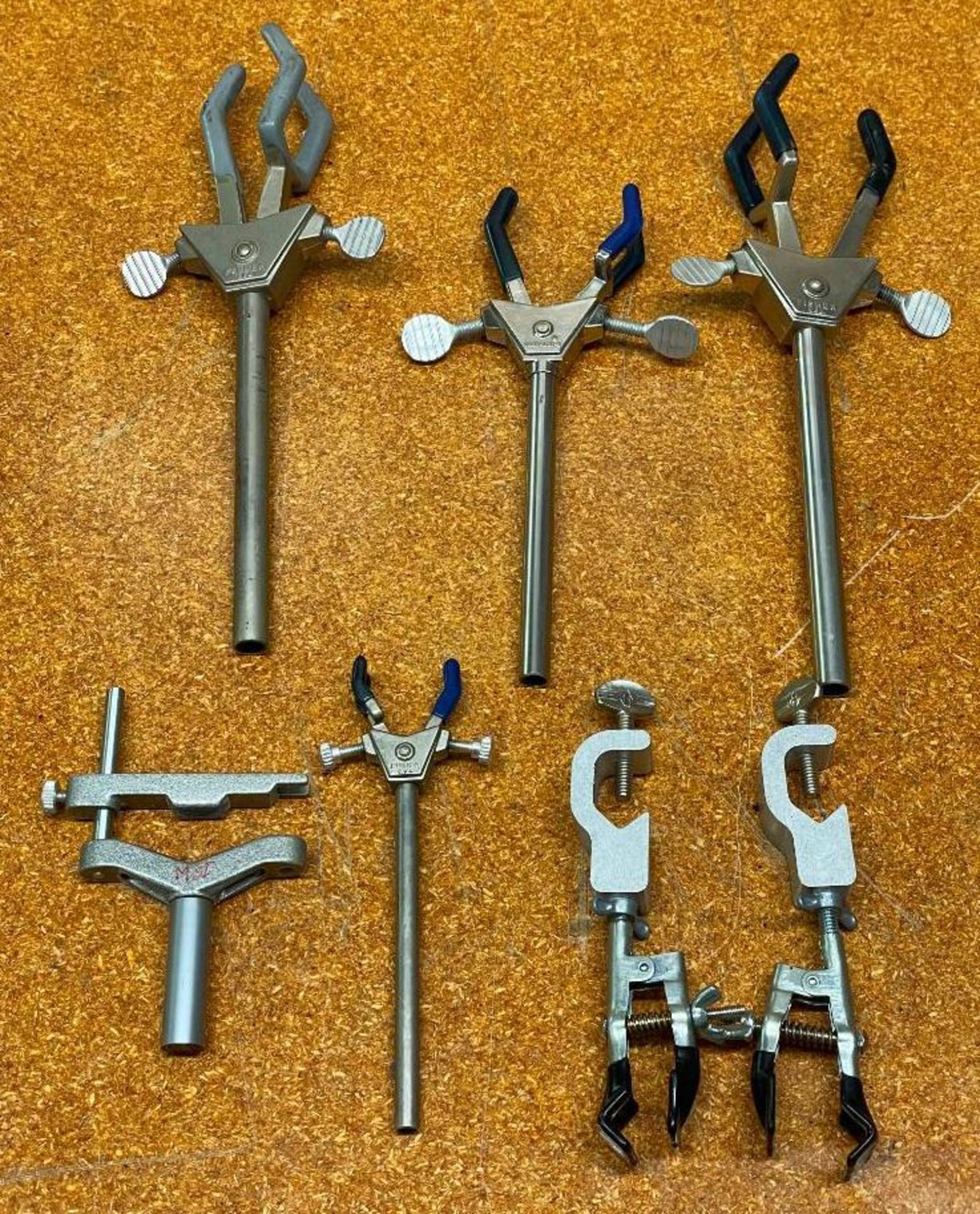 ASSORTED ADAPTER CLAMPS QTY: 1