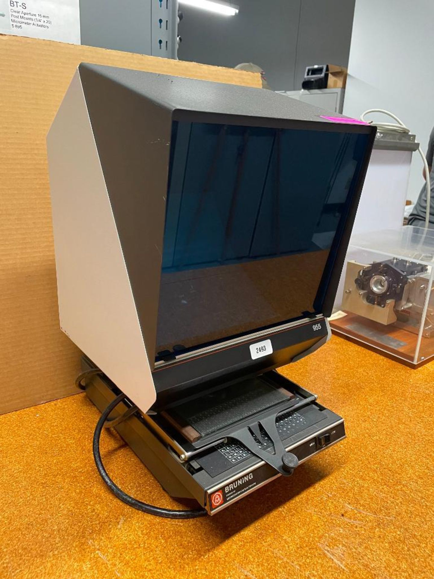 AM BRUNING 955 MICROFICHE PROJECTOR MICROFILM READER BRAND/MODEL: BRUNING 955 INFORMATION: 120 VOLTS - Image 5 of 10