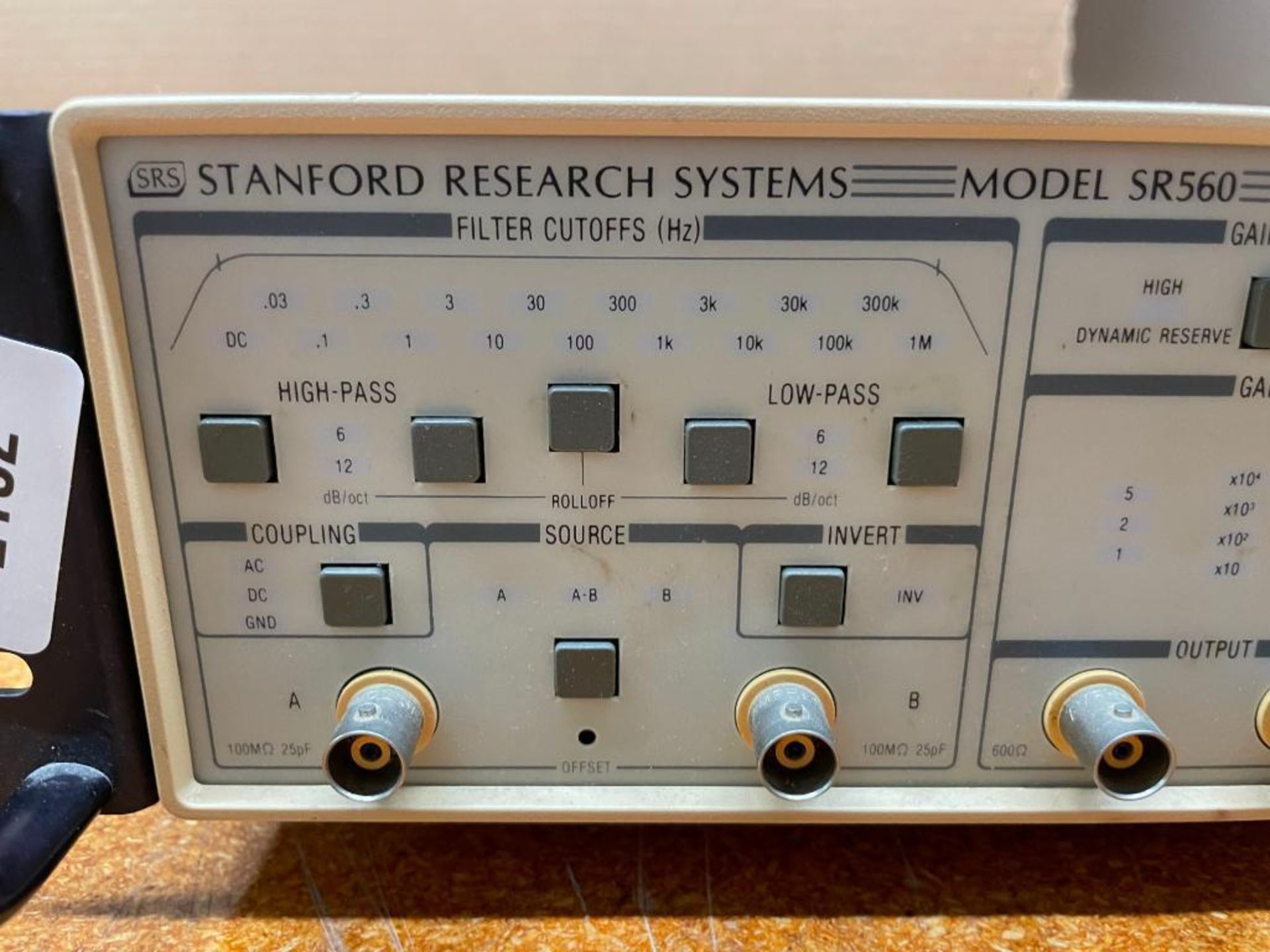 LOW NOISE PREAMPLIFIER BRAND/MODEL: STANFORD RESEARCH SYSTEMS SR560 QTY: 1 - Image 3 of 7