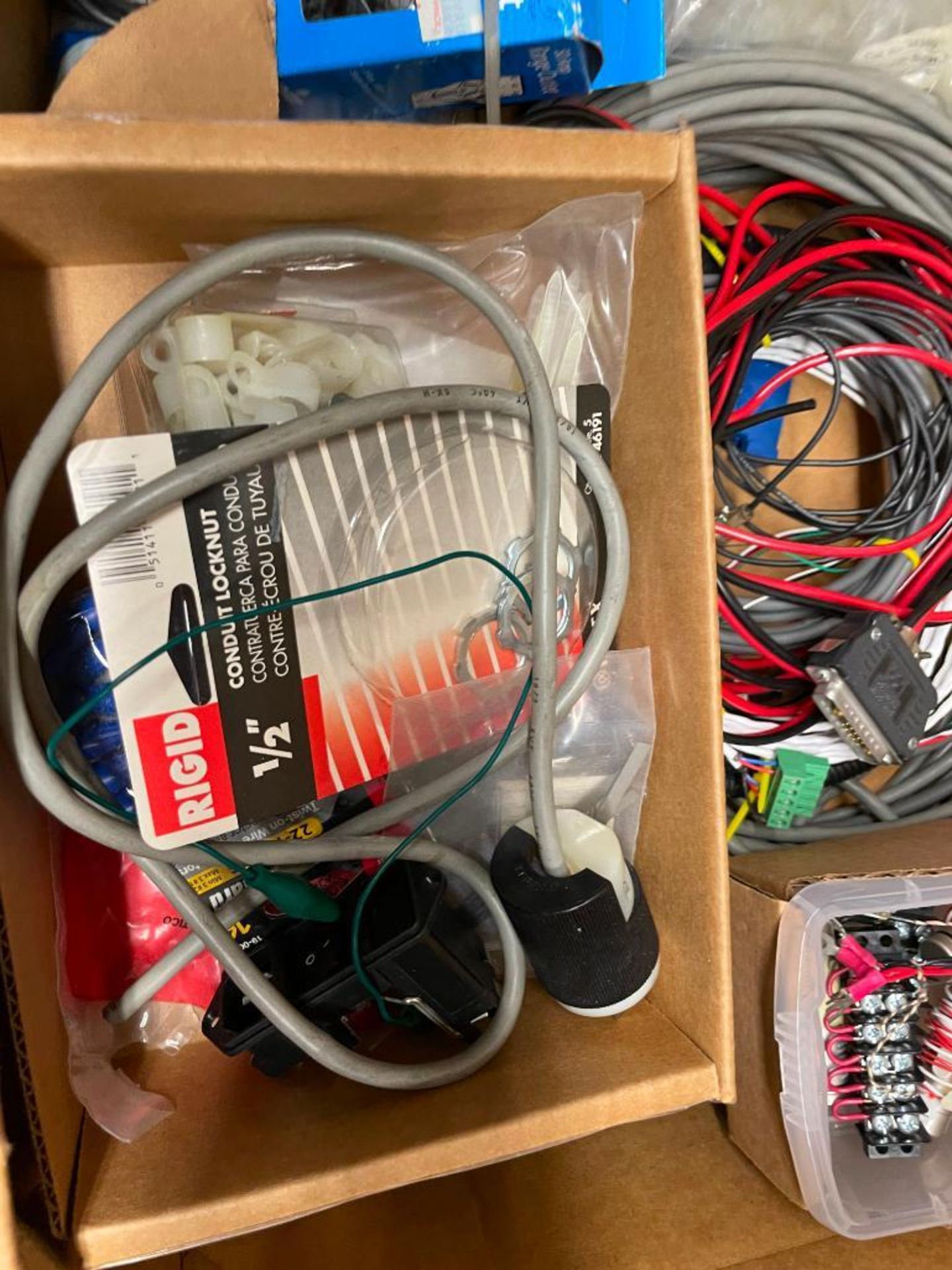 BOX OF ASSORTED LASER CABLE ACCESSORIES QTY: 1 - Image 6 of 6