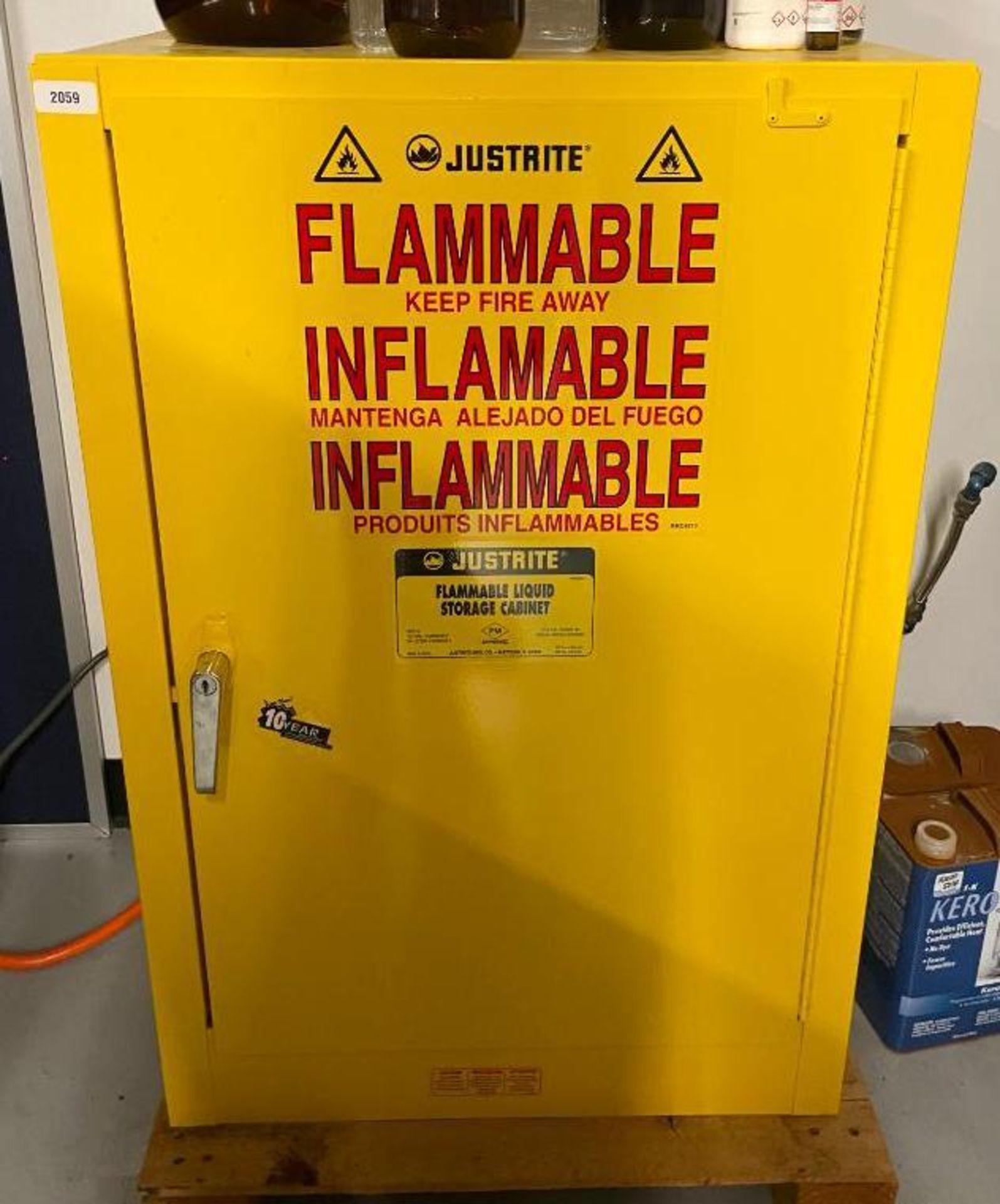 FLAMMABLE MATERIALS CABINET INFORMATION: CONTENTS NOT INCLUDED SIZE: 23"X18"X35" QTY: 1