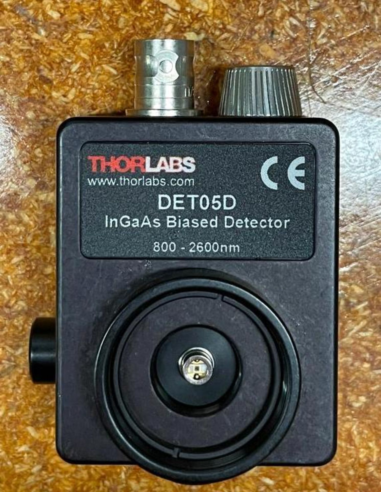 NIR PHOTODETECTOR BRAND/MODEL: THORLABS DET05D INFORMATION: InGaAs BIASED DETECTOR, 0.8-2.6mm RETAIL