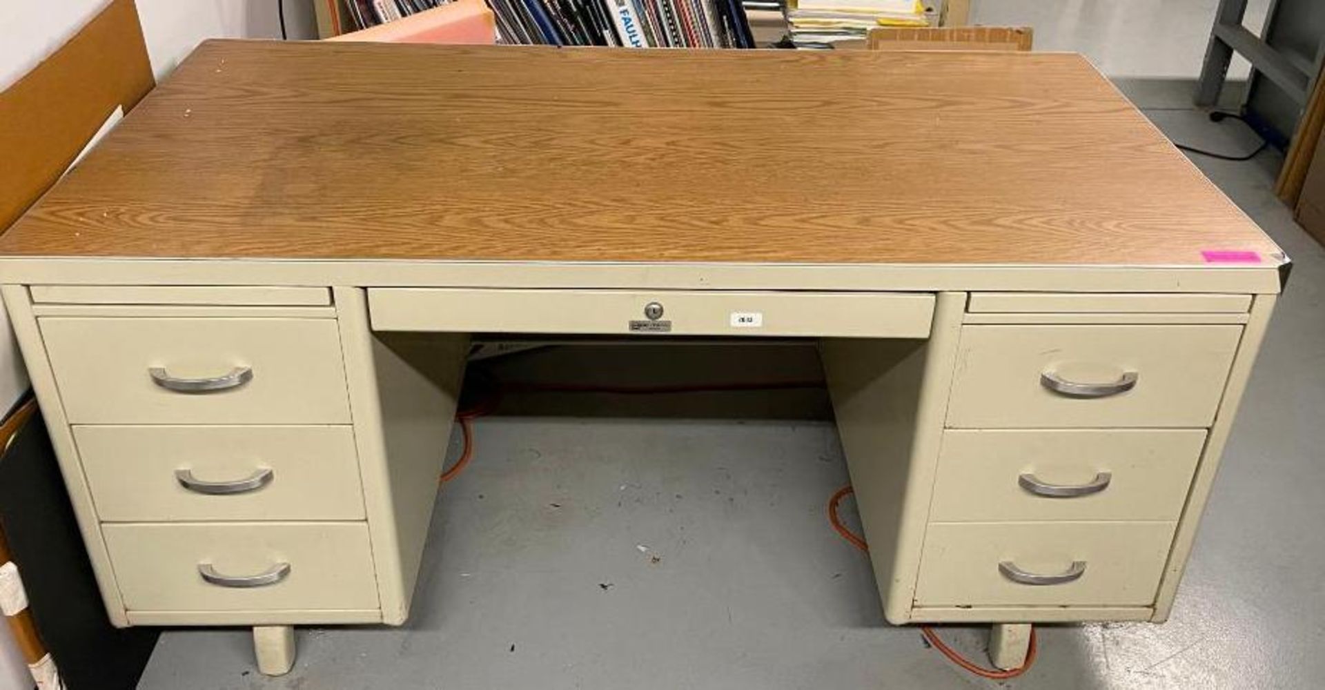 6-DRAWER METAL DESK WITH COMPOSITE TOP SIZE: 60"X30"X29" QTY: 1
