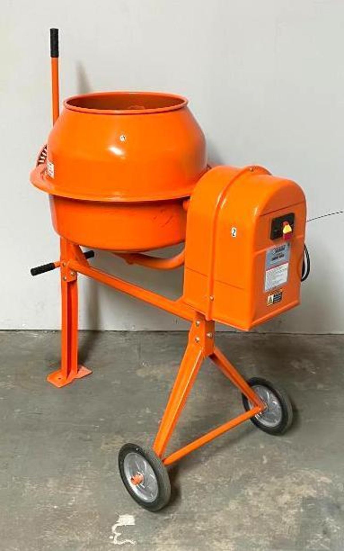 DESCRIPTION: 3-1/2 CUBIC FT CEMENT MIXER-1/3 HP BRAND/MODEL: CENTRAL MACHINERY 67536 INFORMATION: 18 - Image 4 of 26