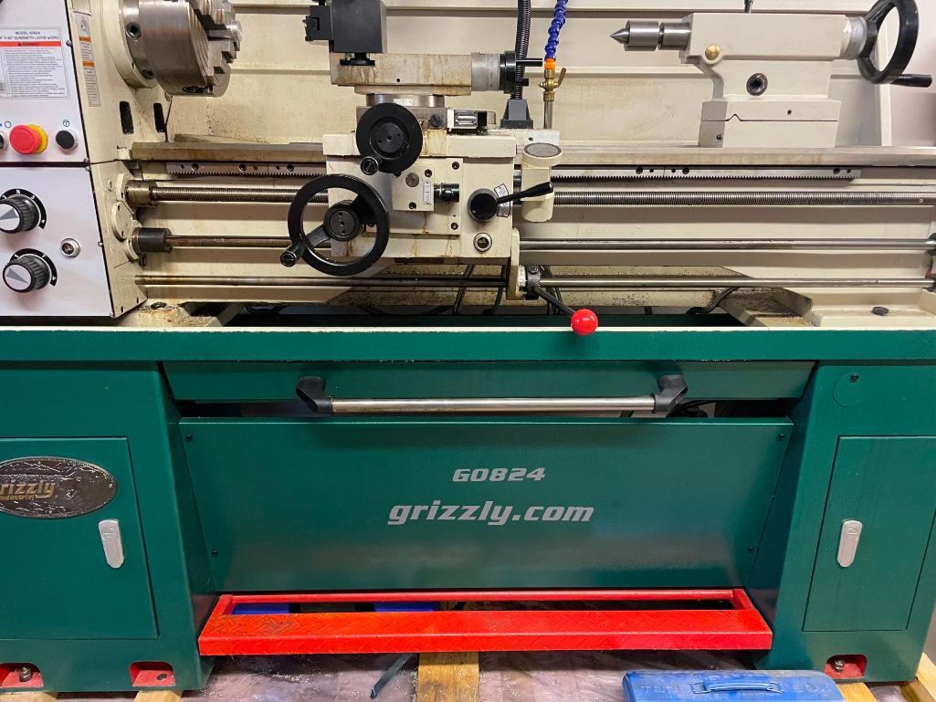 DESCRIPTION: 14" X 40" GUNSMITH LATHE WITH 2" SPINDLE BORE (SEE PHOTOS) BRAND/MODEL: GRIZZLY G0824 I - Image 29 of 54