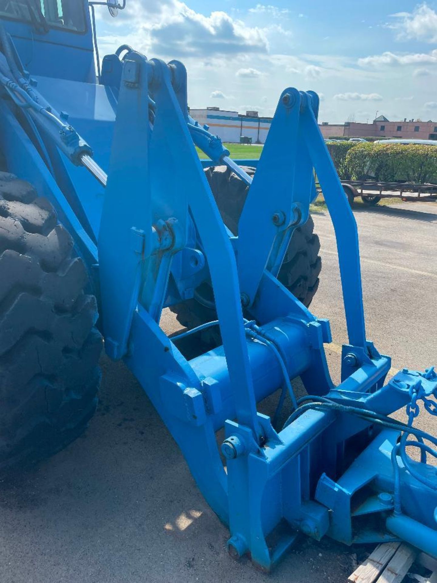 DESCRIPTION: 1989 FR12 FIAT ALLIS WHEEL LOADER. COMES W/ 15' SNOW PLOW, 100" LOADER BUCKET, AND 20' - Image 2 of 25