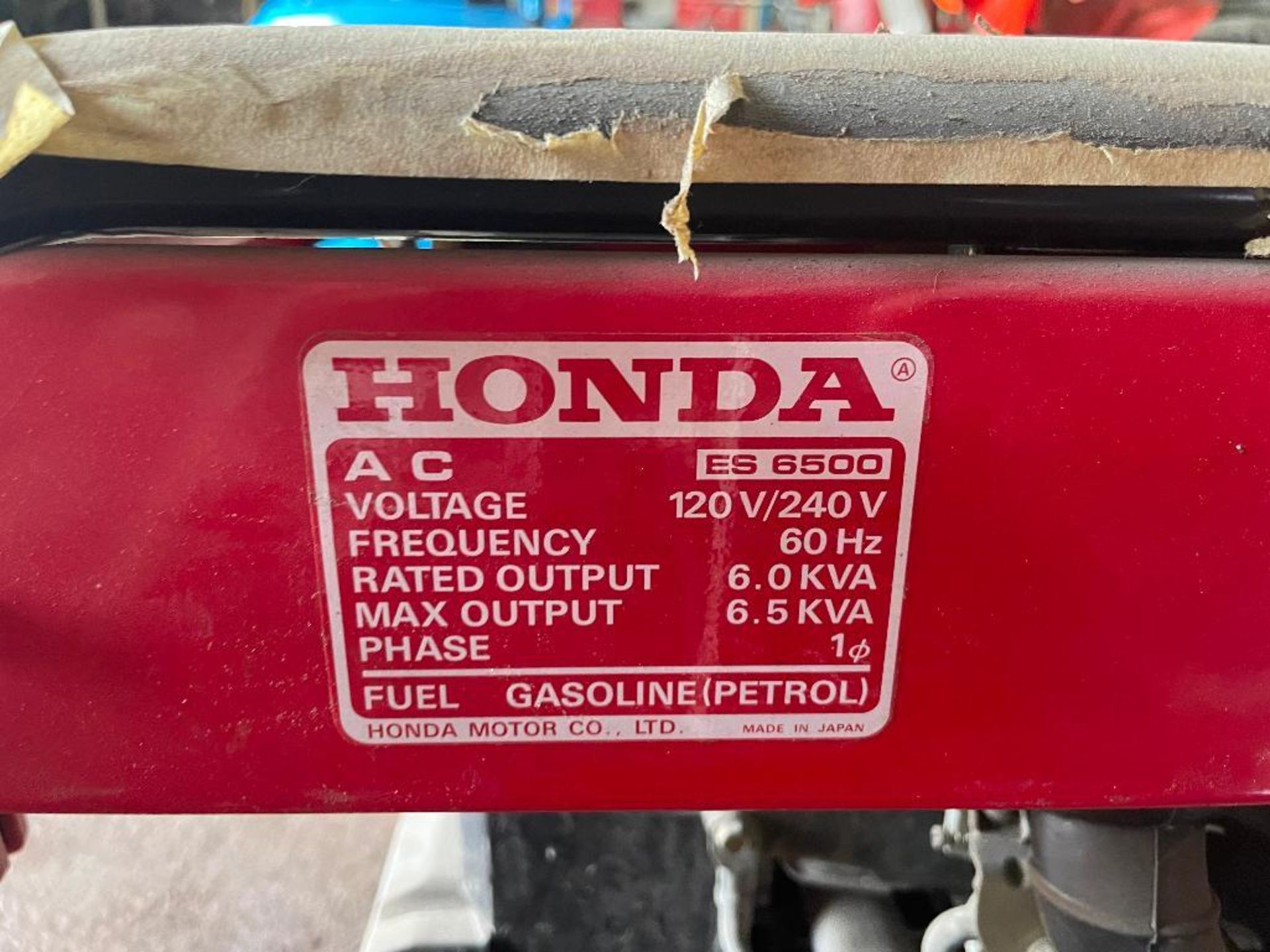 DESCRIPTION: HONDA ES 6500 GAS POWERED GENERATOR - VERY LIGHT USE, LIKE NEW. BRAND / MODEL: HONDA ES - Image 7 of 8