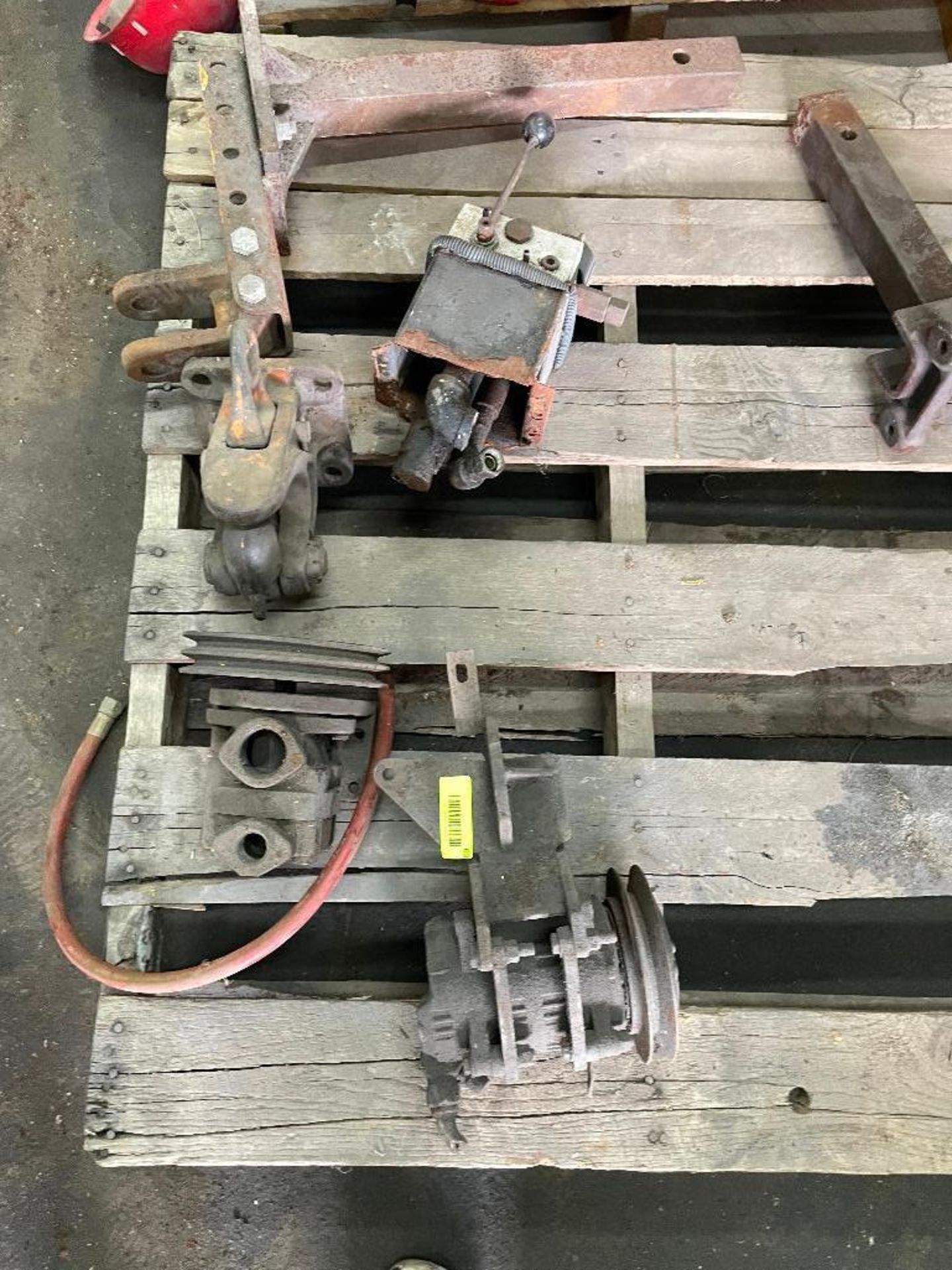 DESCRIPTION: PALLET OF MISC. HYDRAULIC HARDWARE. LOCATION: SHOP THIS LOT IS: ONE MONEY QTY: 1