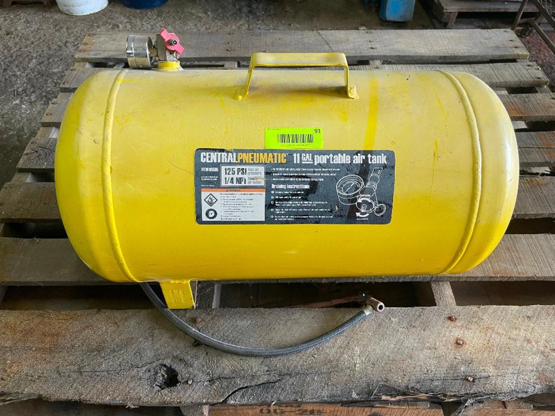 DESCRIPTION: CENTRAL PNEUMATIC 11 GALLON PORTABLE AIR TANK BRAND / MODEL: CENTRAL PNEUMATIC 65595 LO