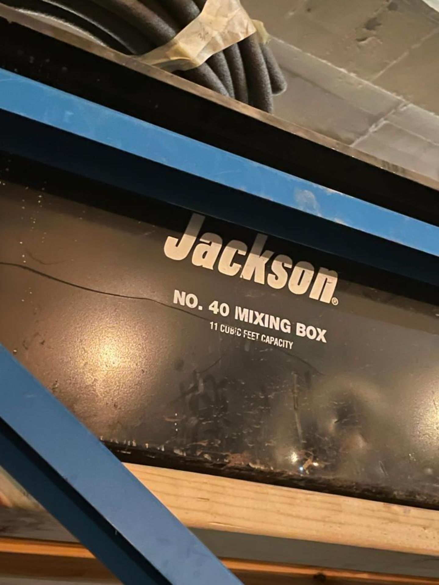 DESCRIPTION: JACKSON NO. 40 MIXING BOX SIZE: 11 CU.FT. LOCATION: ROOM 2 QTY: 1 - Image 2 of 2