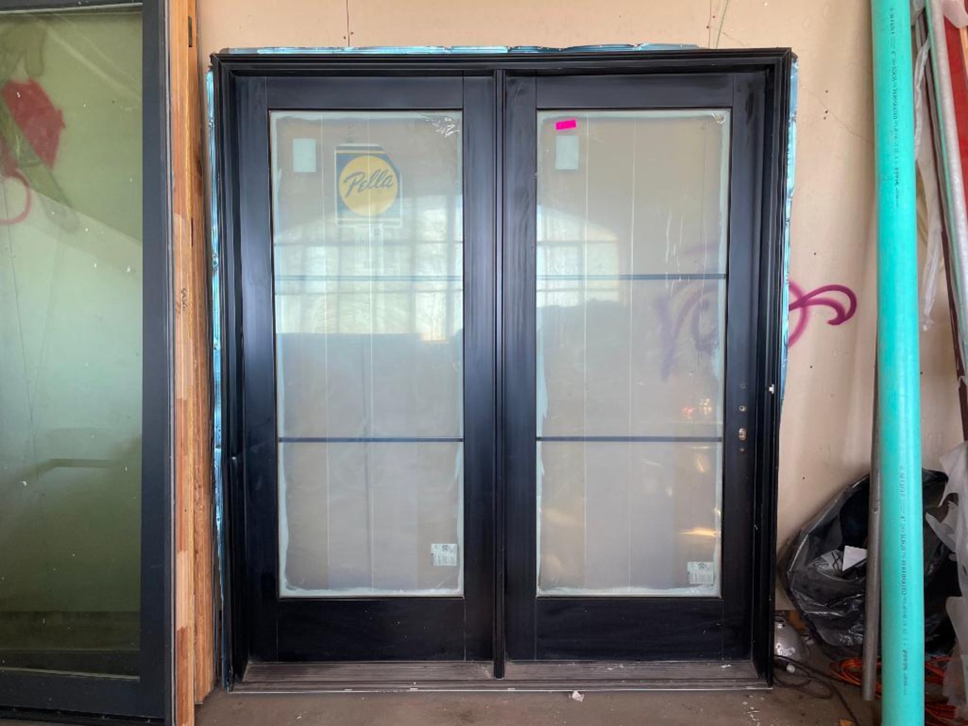 72" X 96" COMMERCIAL GLASS DOOR W/ FRAME BRAND/MODEL: PELLA SIZE: 72" X 96" LOCATION ROOM 1 QTY: 1 - Image 2 of 8