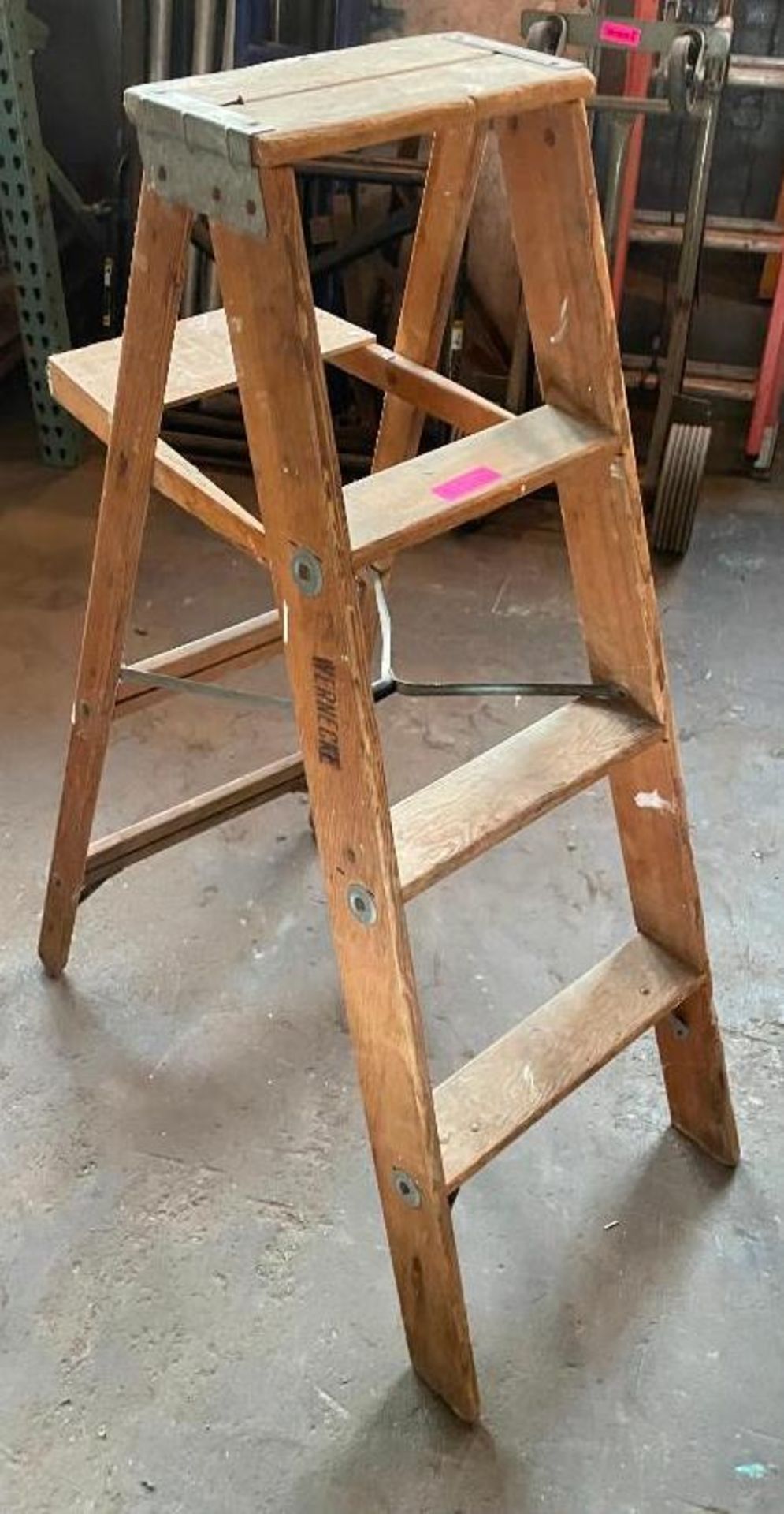 4' WOODEN STEP LADDER LOCATION ROOM 2 QTY: 1