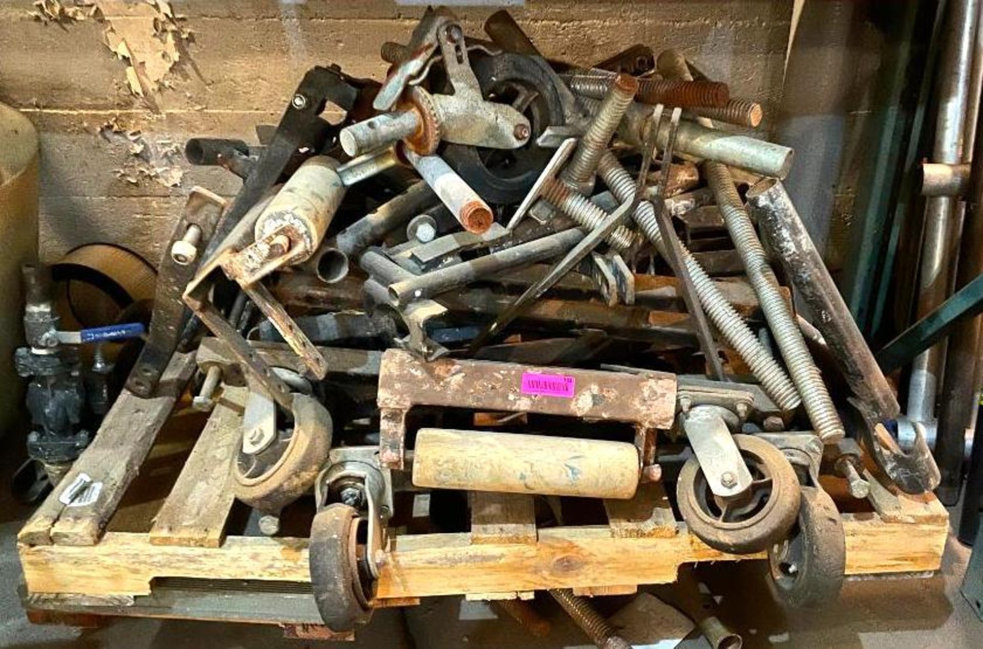 ASSORTED SCAFFOLDING CASTERS AND HARDWARE AS SHOWN LOCATION ROOM 2 QTY: 1