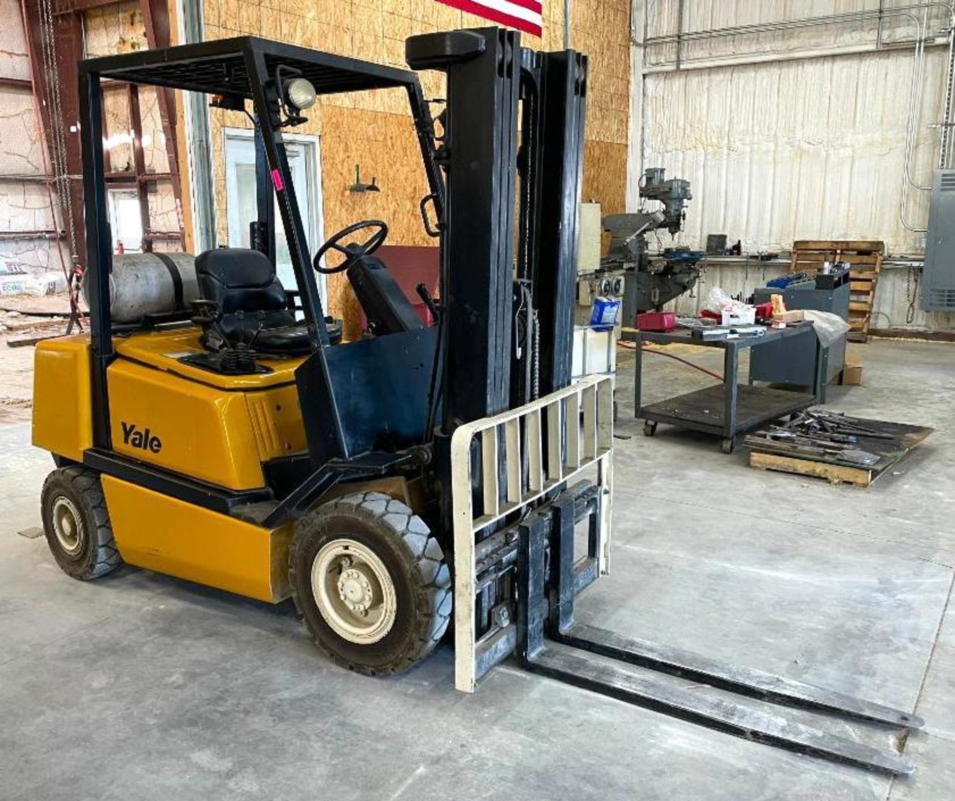 DESCRIPTION: 2005 YALE 5,000 LBS PNEUMATIC FORKLIFT BRAND/MODEL: YALE GP050RGEUAE086 INFORMATION: EX - Image 3 of 21