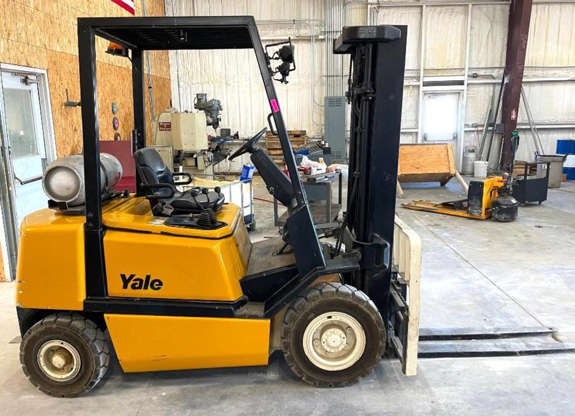 DESCRIPTION: 2005 YALE 5,000 LBS PNEUMATIC FORKLIFT BRAND/MODEL: YALE GP050RGEUAE086 INFORMATION: EX