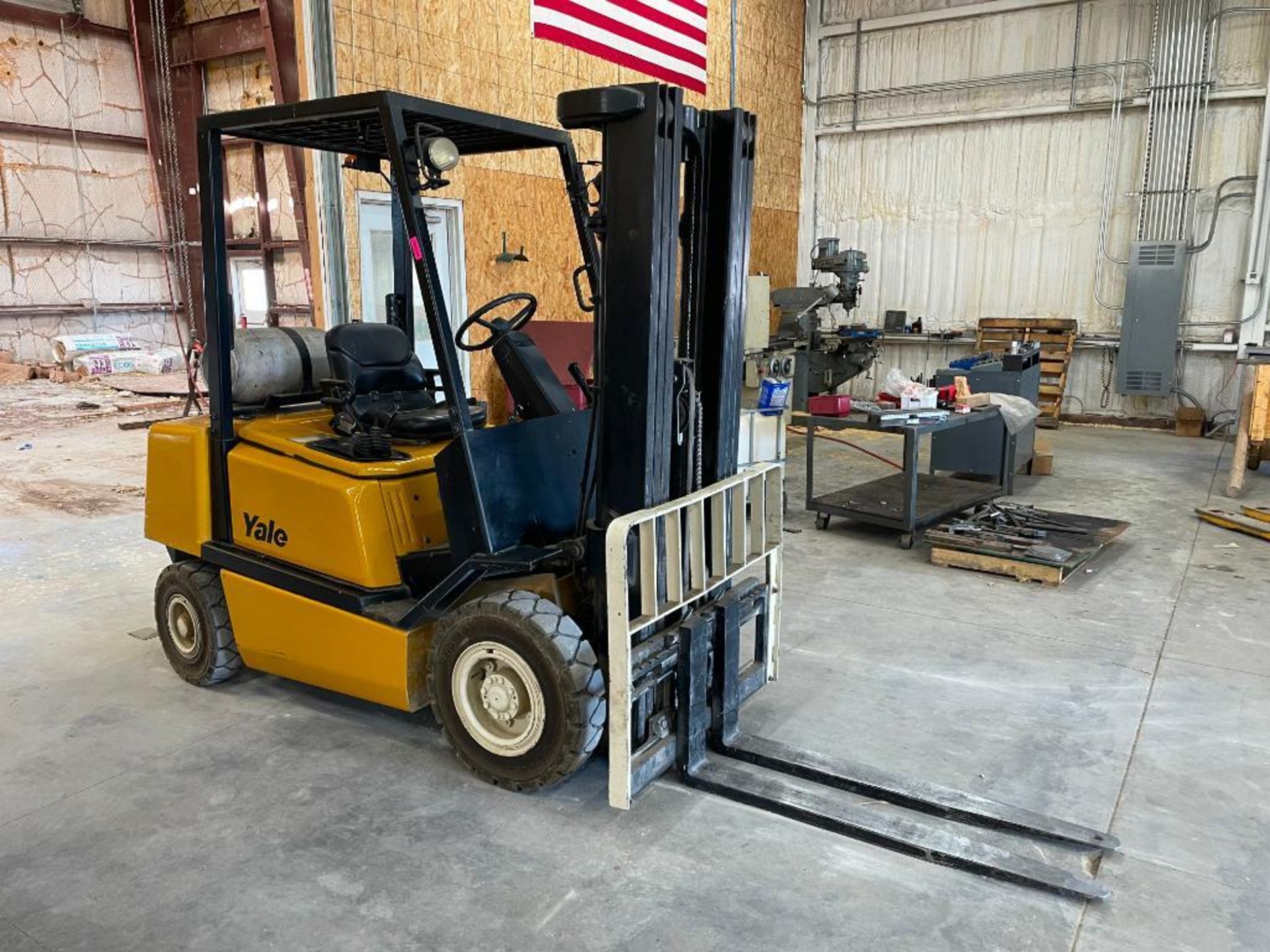 DESCRIPTION: 2005 YALE 5,000 LBS PNEUMATIC FORKLIFT BRAND/MODEL: YALE GP050RGEUAE086 INFORMATION: EX - Image 4 of 21