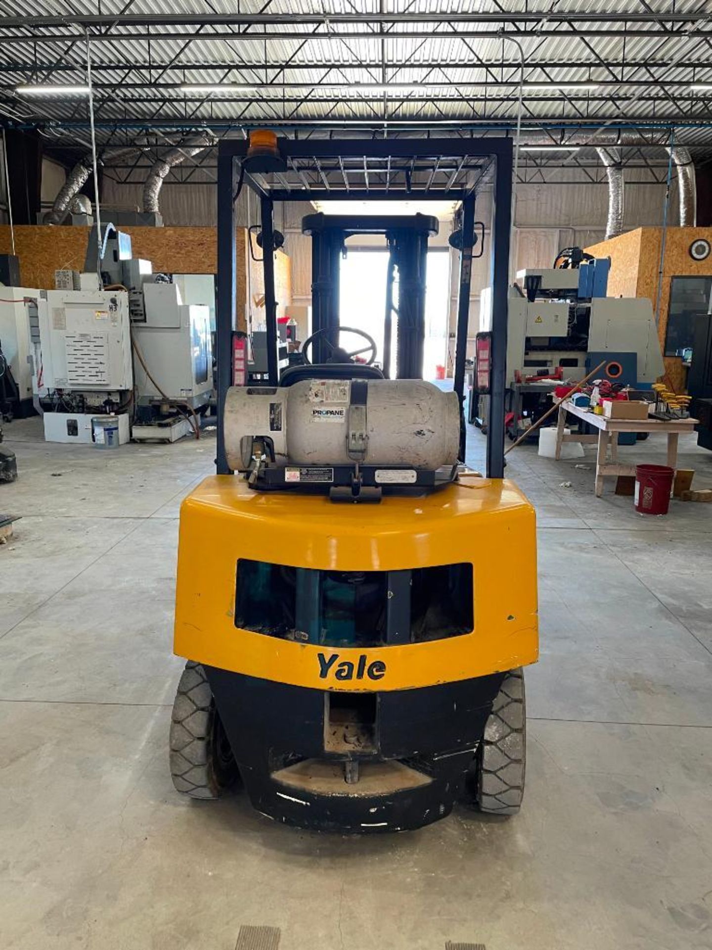 DESCRIPTION: 2005 YALE 5,000 LBS PNEUMATIC FORKLIFT BRAND/MODEL: YALE GP050RGEUAE086 INFORMATION: EX - Image 7 of 21