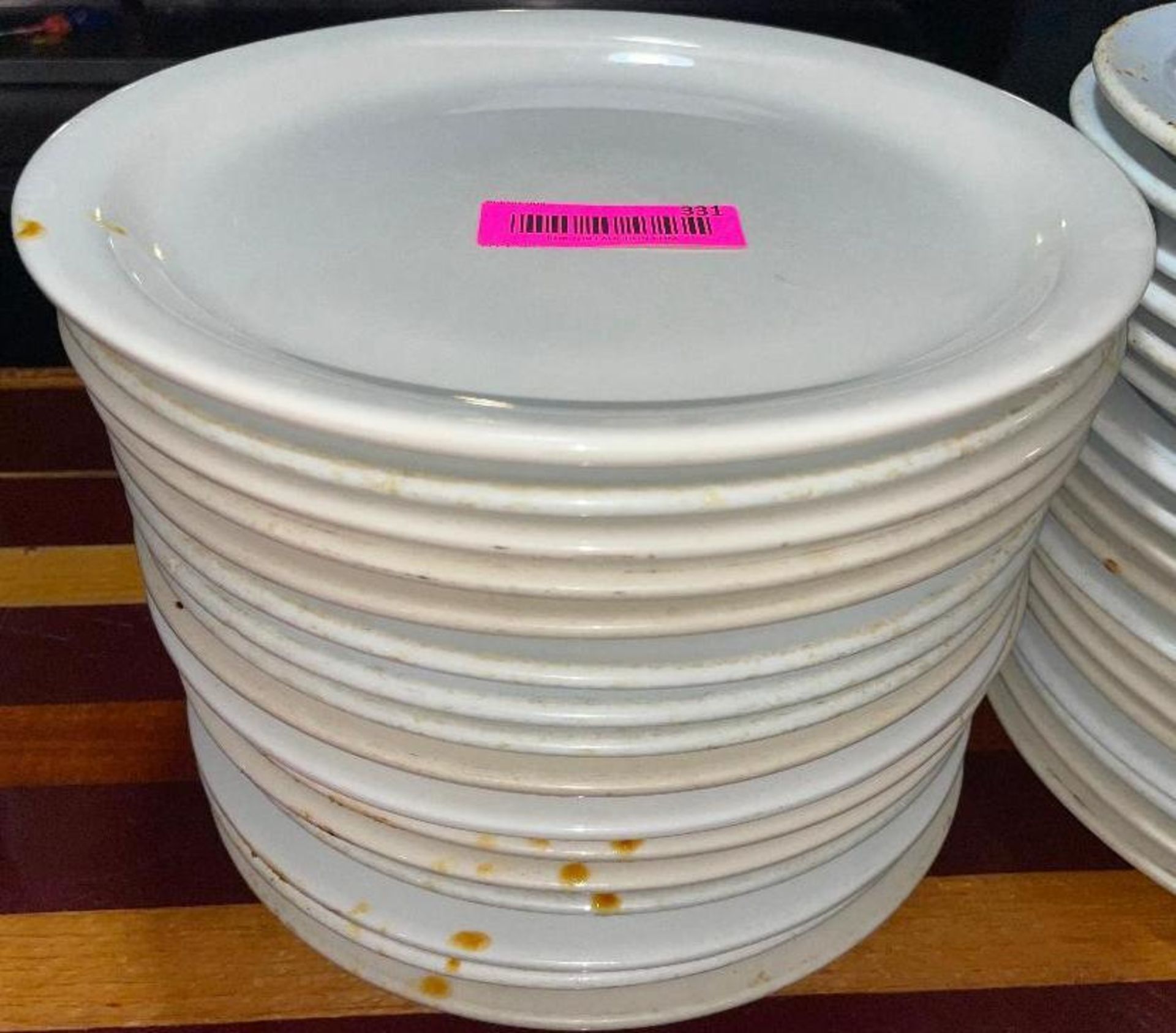DESCRIPTION: (16) 10" CHINA PLATES SIZE 10" LOCATION: BAR THIS LOT IS: SOLD BY THE PIECE QTY: 16