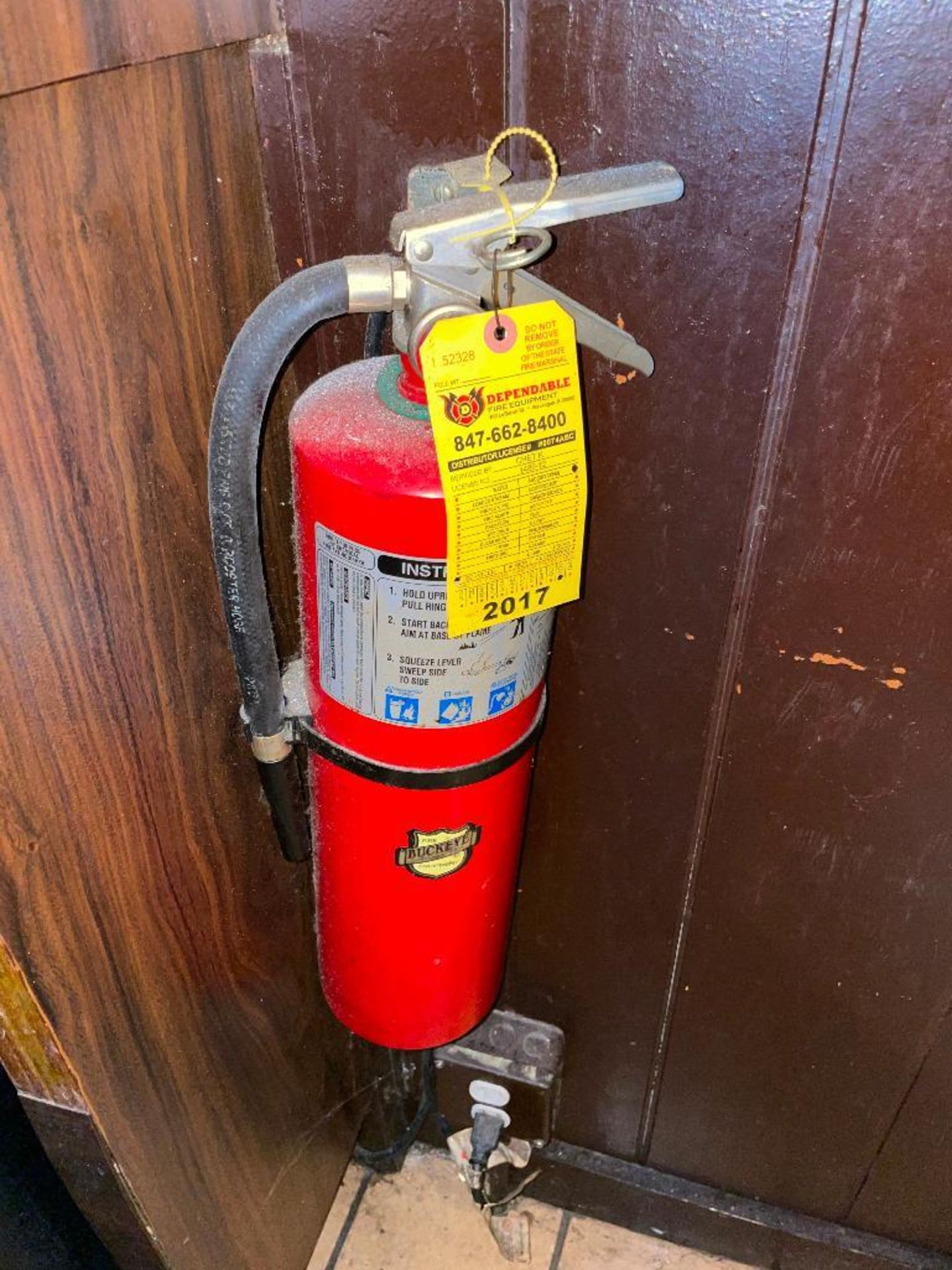 DESCRIPTION: DRY CHEMICAL FIRE EXTINGUISHER W/ WALL MOUNTED HOOK LOCATION: BAR QTY: 1