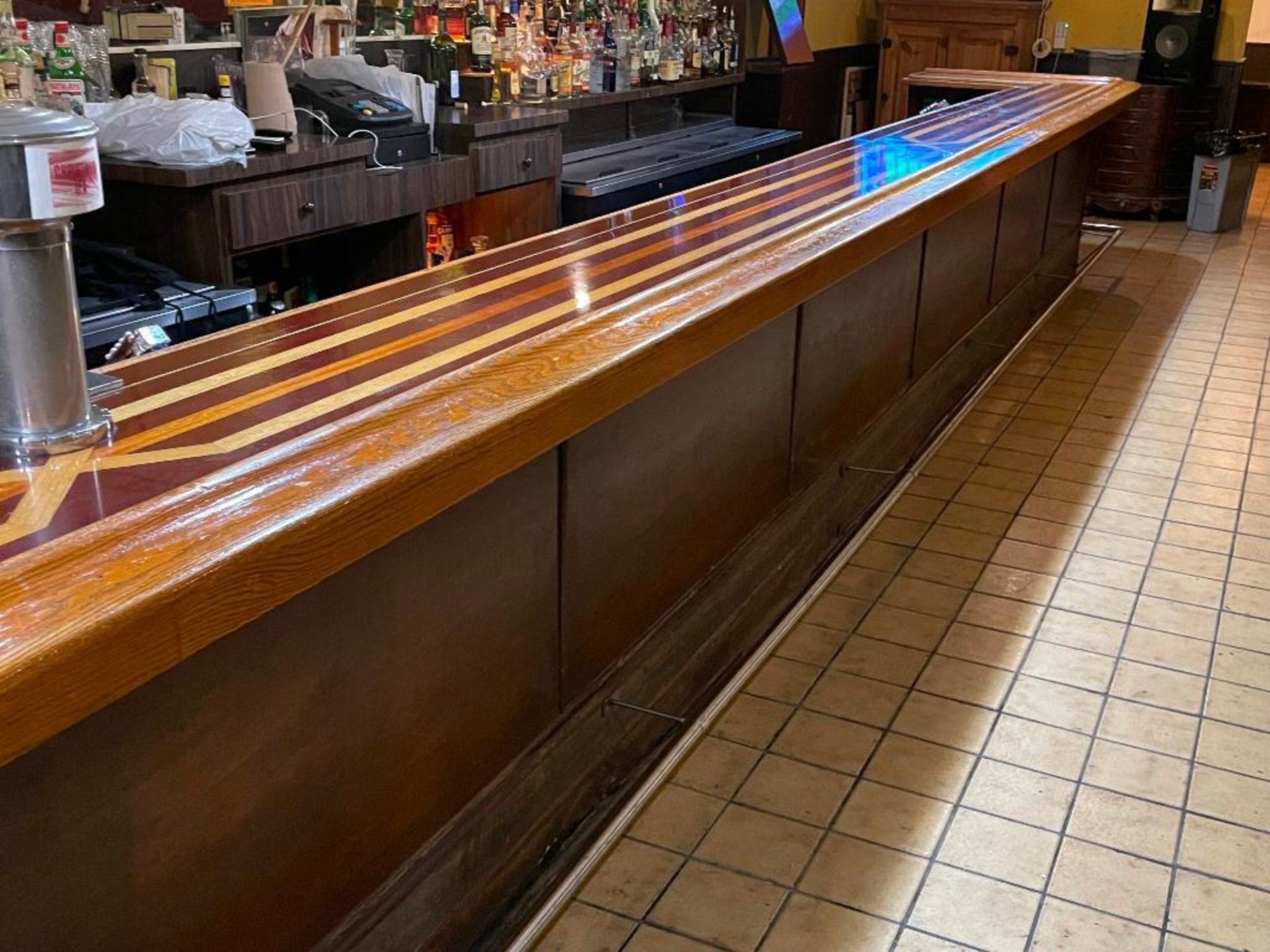 DESCRIPTION: 36' X 24" L SHAPED HARDWOOD BAR TOP W/ FOOT RAIL. ADDITIONAL INFORMATION TAP HEADS ARE - Image 9 of 10