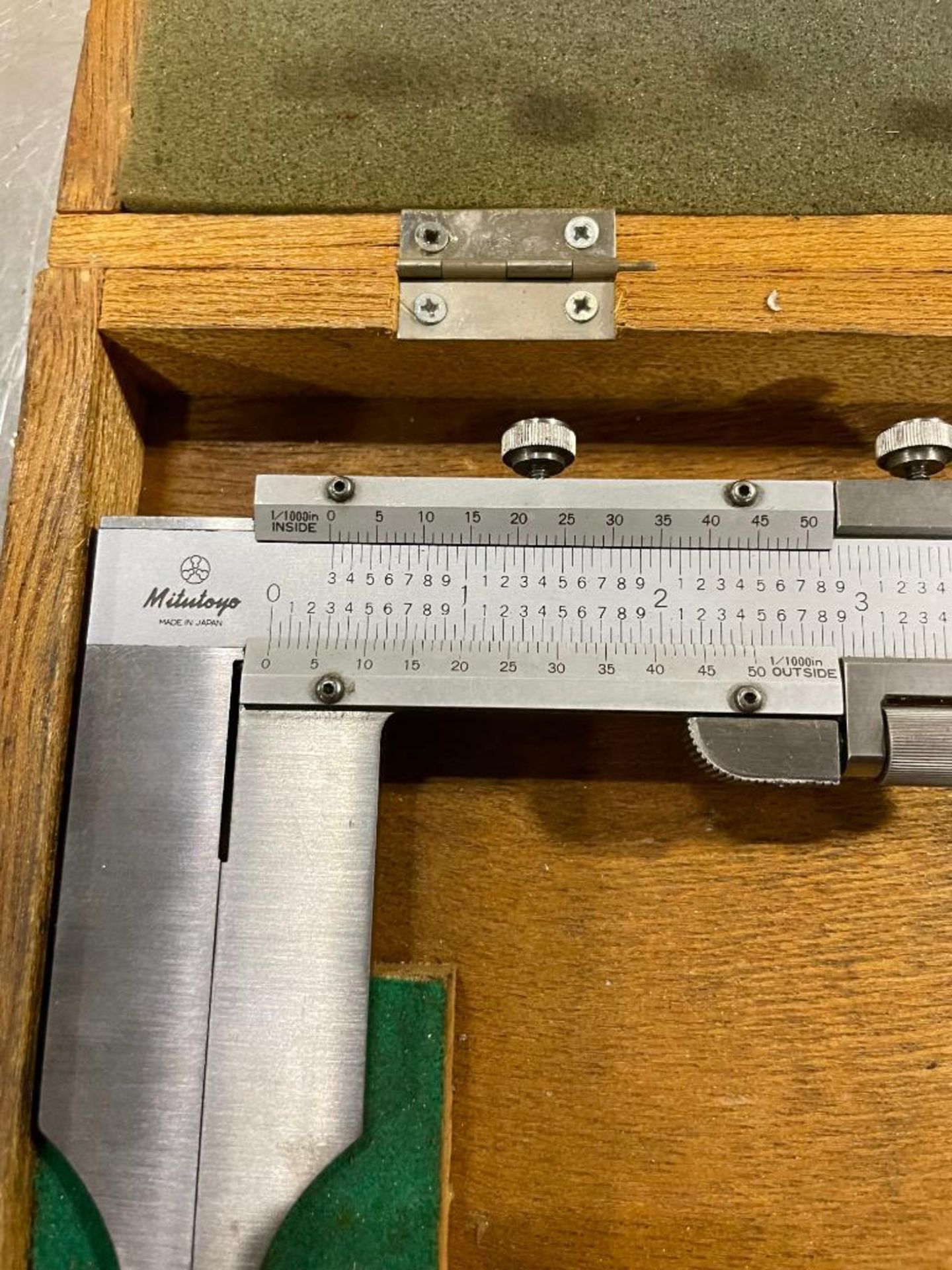 MITUTOYO 12" VERNIER CALIPER BRAND/MODEL: 534-117 LOCATION: WAREHOUSE QTY: 1 - Image 6 of 7