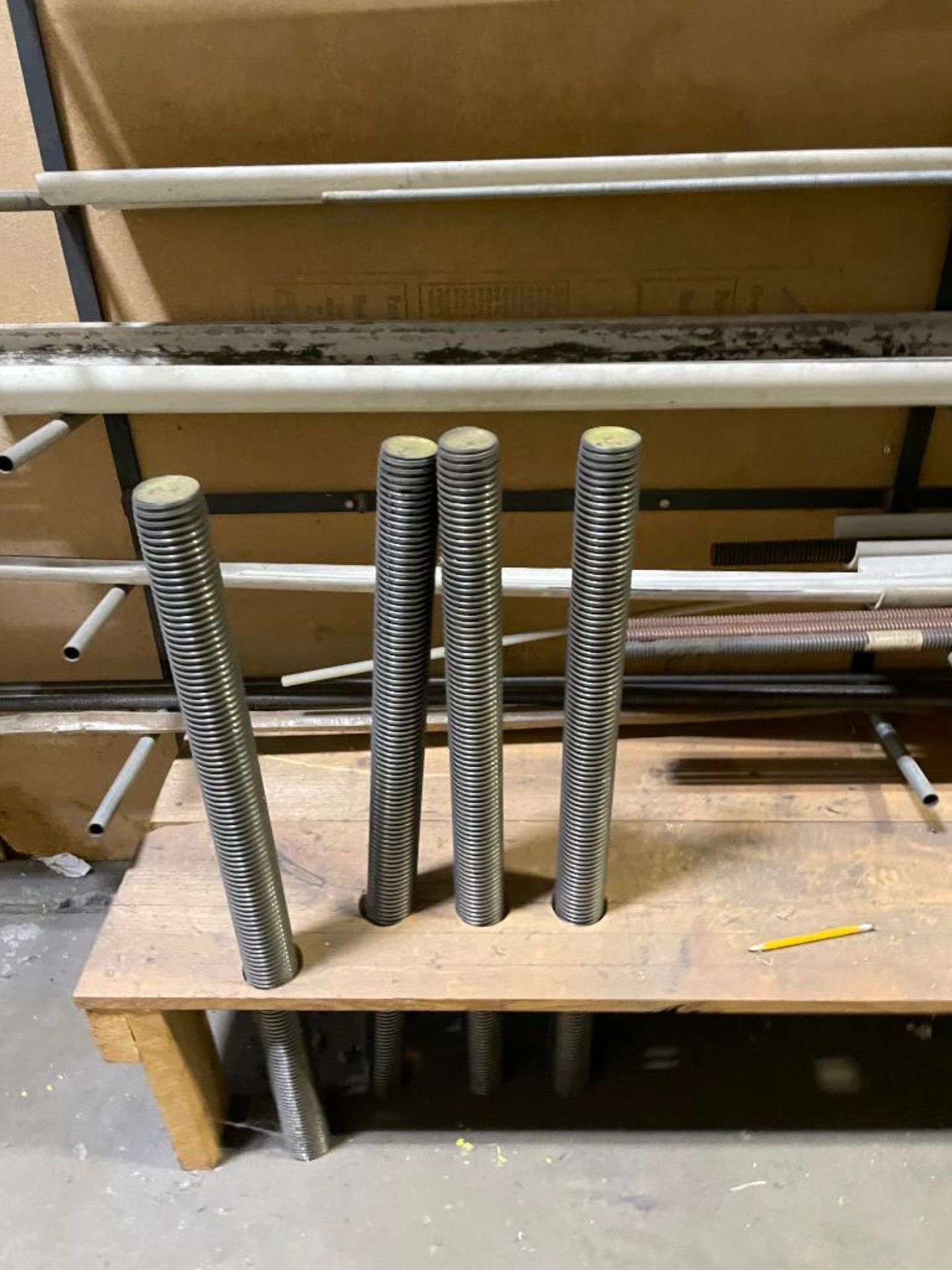 ASSORTED TOOL STEEL AND THREADED ROD AS SHOWN INFORMATION: SEE PHOTOS FOR MORE DETAIL LOCATION: WARE - Image 8 of 9