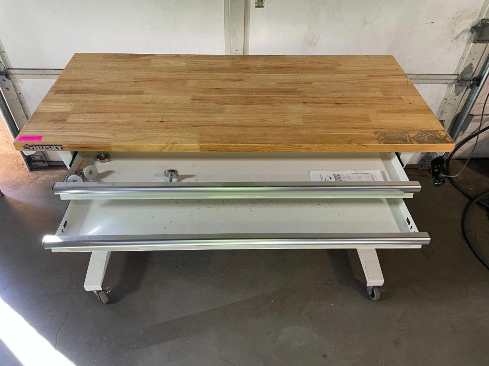 52" ADJUSTABLE HEIGHT WORKBENCH TABLE W/ 2-DRAWERS IN WHITE BRAND/MODEL: HUSKY SIZE: 52" X 24" QTY: - Image 4 of 7