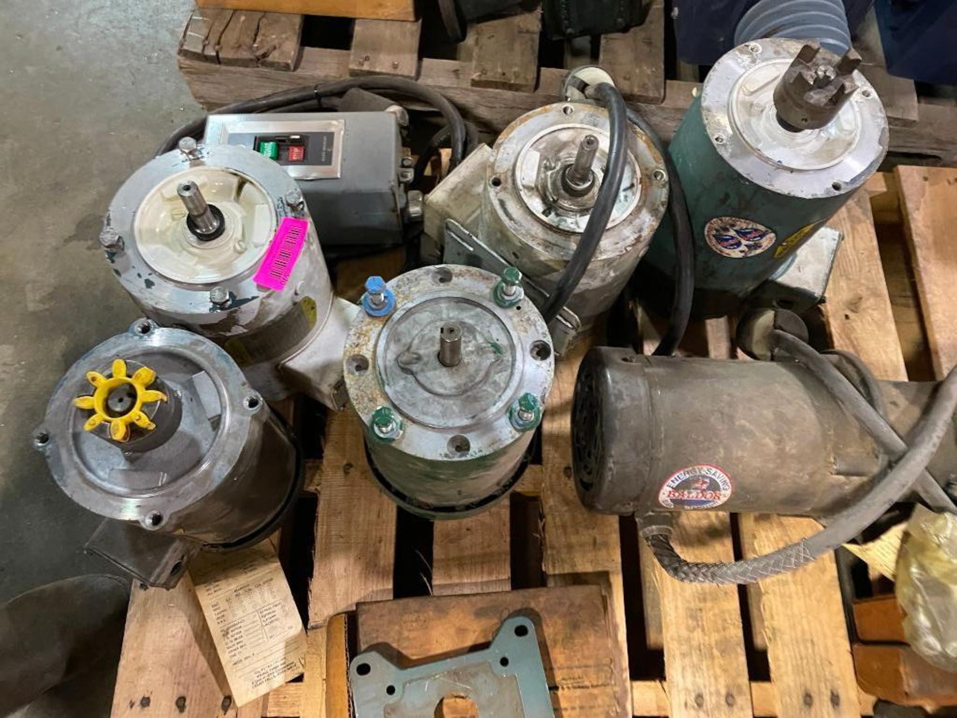 CONTENTS OF PALLET (ASSORTED MOTORS, GEAR REDUCERS AND MISC. PARTS AS SHOWN) INFORMATION: WORKING CO - Image 7 of 8