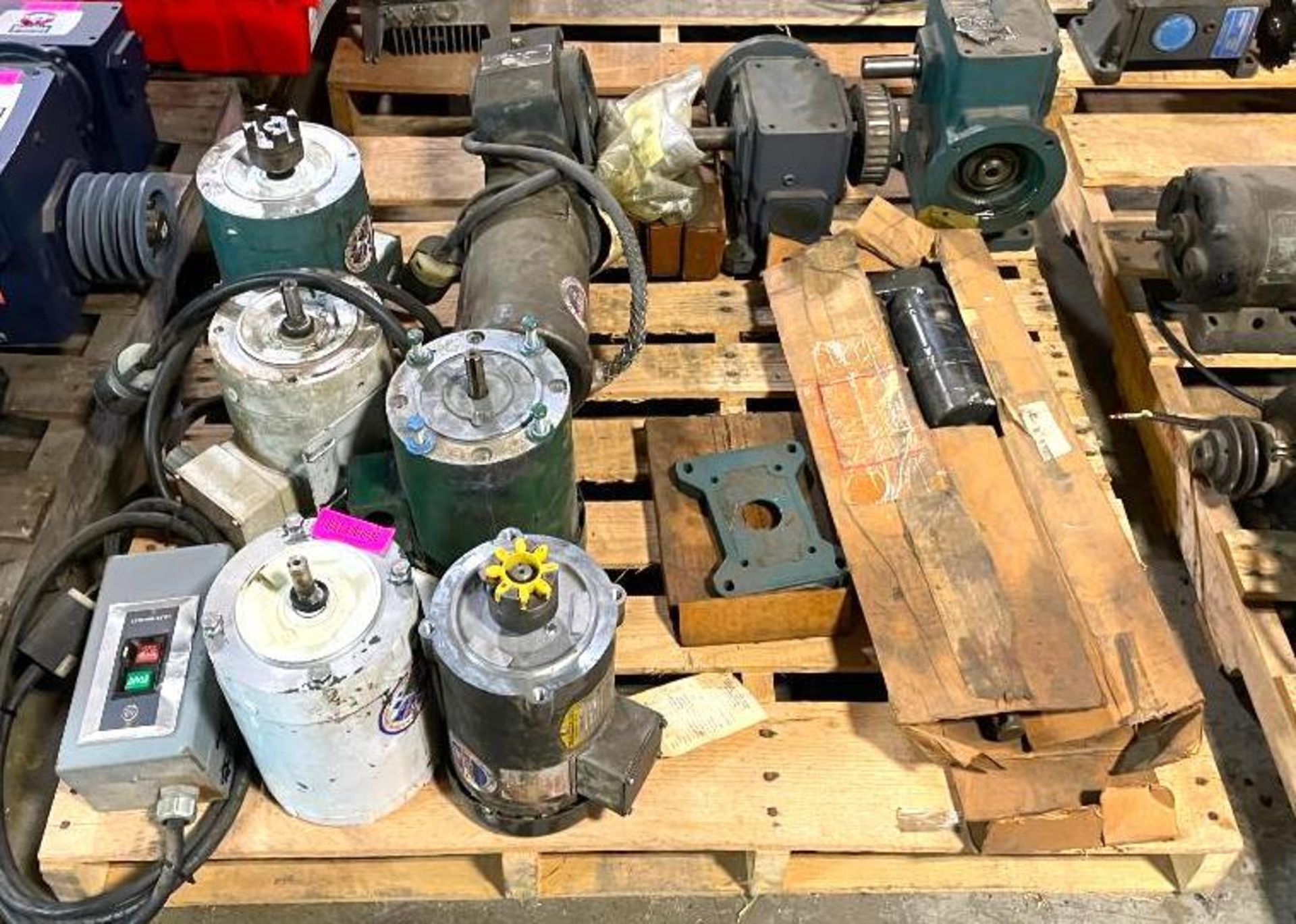 CONTENTS OF PALLET (ASSORTED MOTORS, GEAR REDUCERS AND MISC. PARTS AS SHOWN) INFORMATION: WORKING CO - Image 3 of 8