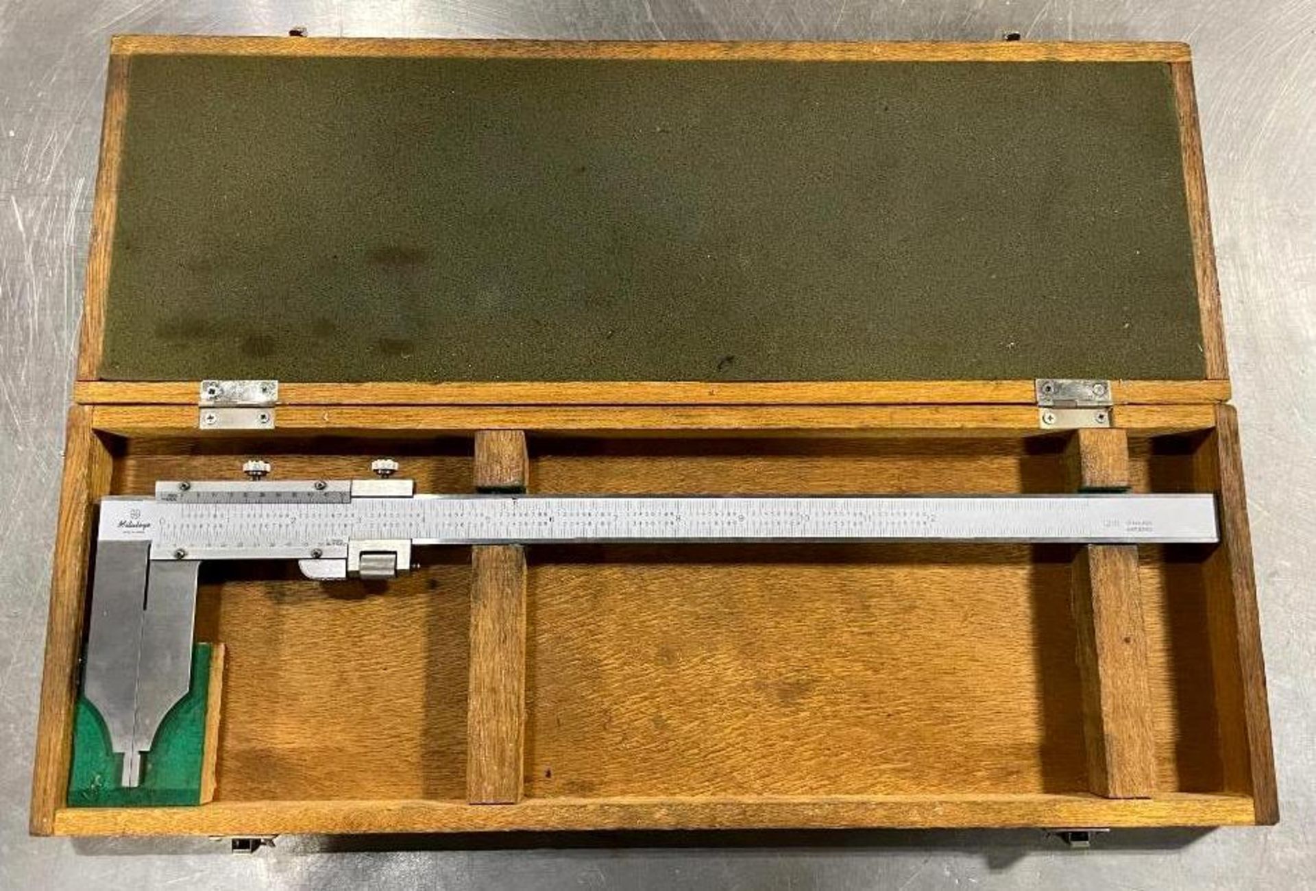 MITUTOYO 12" VERNIER CALIPER BRAND/MODEL: 534-117 LOCATION: WAREHOUSE QTY: 1