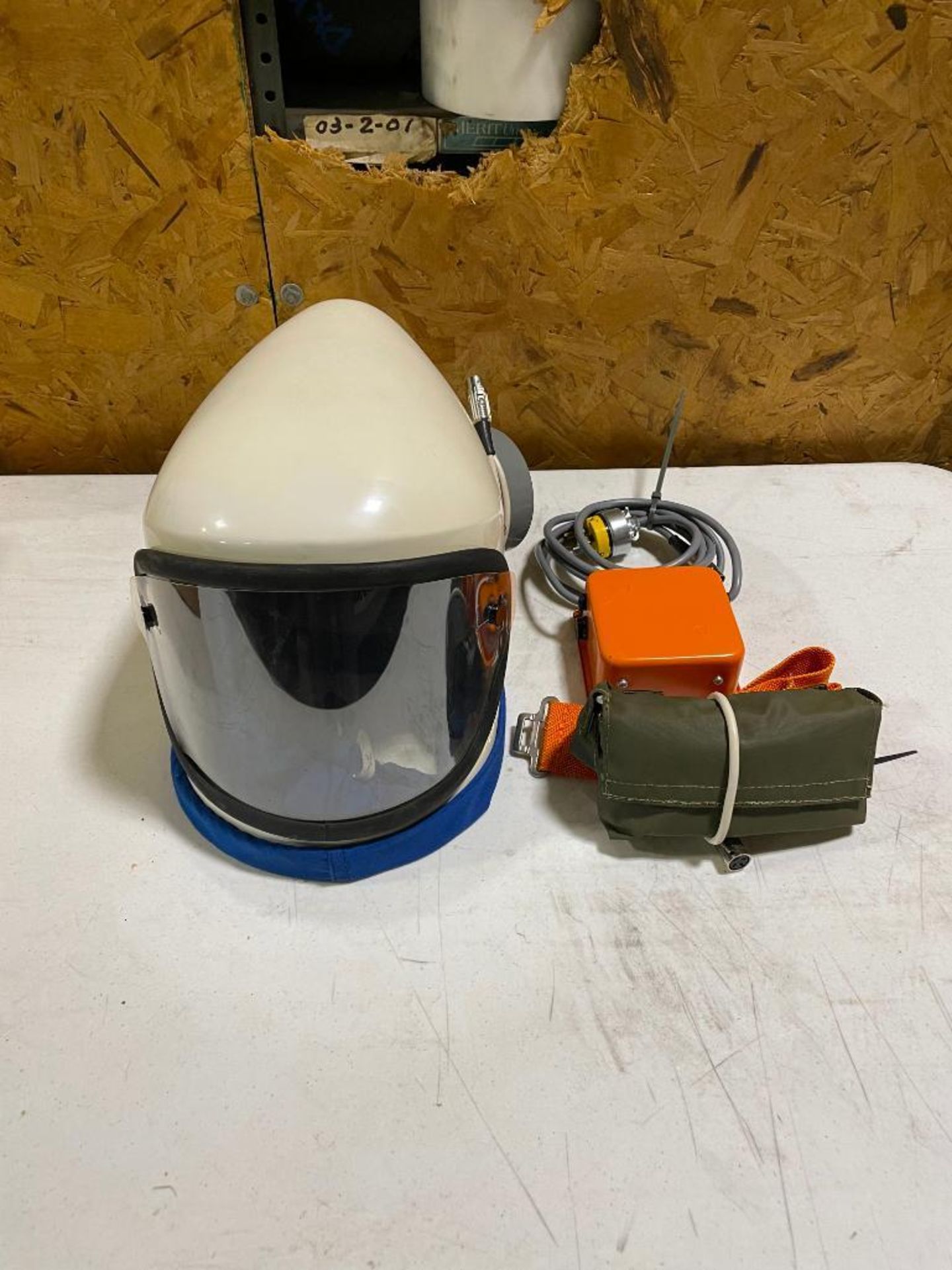 MARTINDALE PROTECTION PAPR PURIFYING POWERED RESPIRATOR KIT BRAND/MODEL: MARTINDALE QTY: 1 - Image 2 of 9