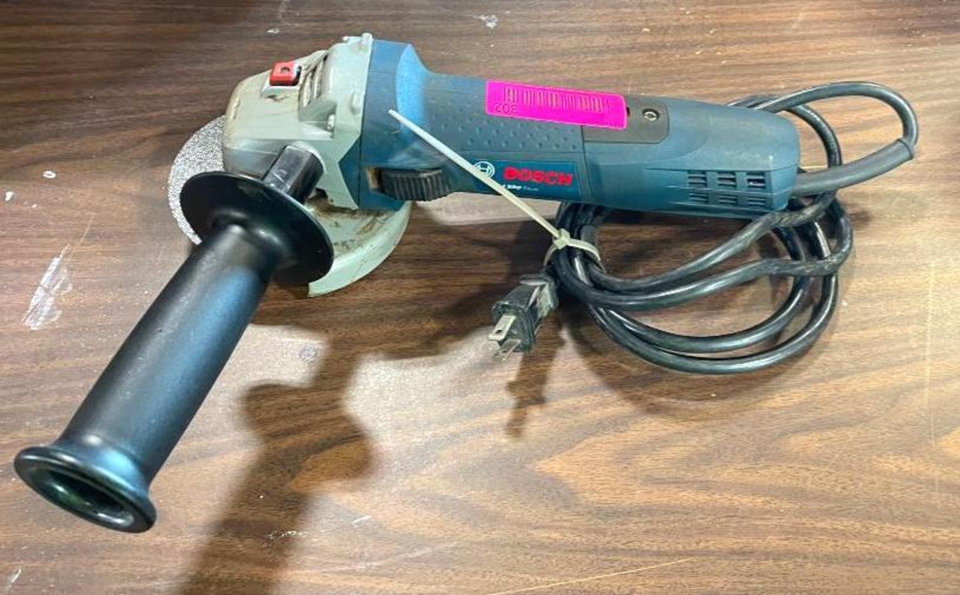 BOSCH 4-1/2" CORDED ANGLE GRINDER BRAND/MODEL: BOSCH 1380 SLIM QTY: 1