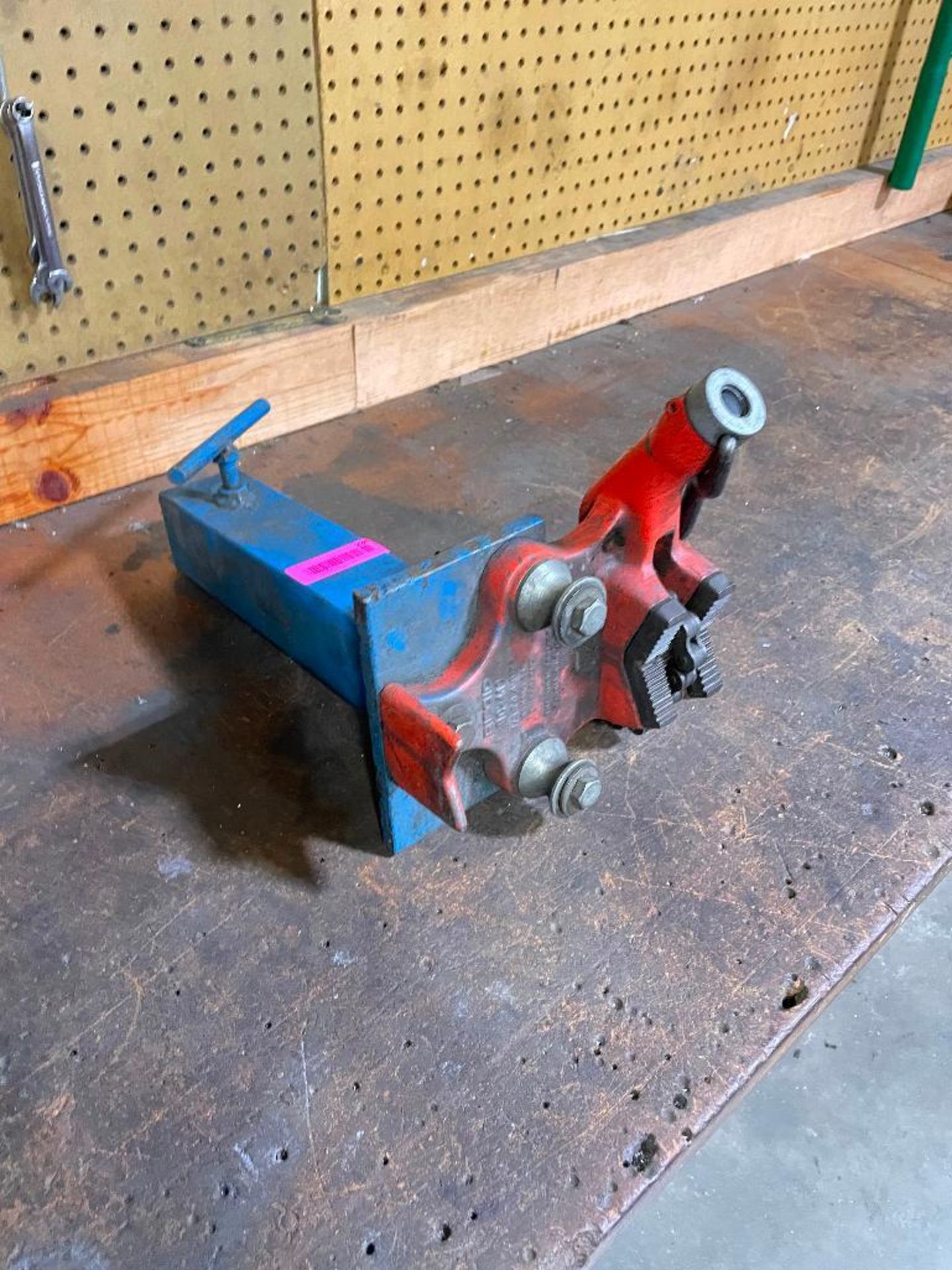 1/8" TO 4" TOP SCREW BENCH CHAIN VISE BRAND/MODEL: RIDGID BC-410 SIZE: 1/8" TO 4" QTY: 1 - Image 4 of 6