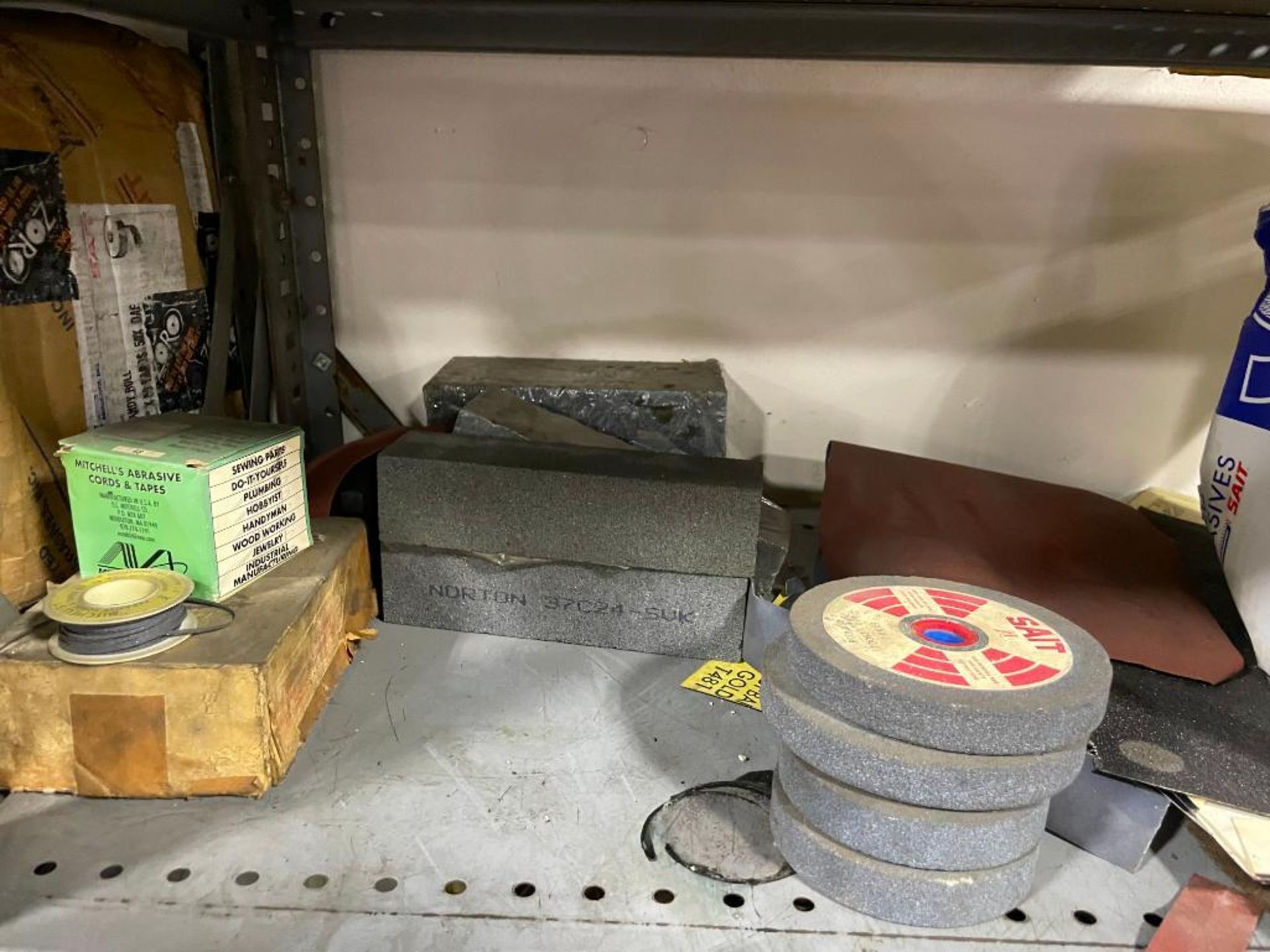 ASSORTED ABRASIVES AS SHOWN LOCATION: WAREHOUSE QTY: 1 - Image 3 of 4
