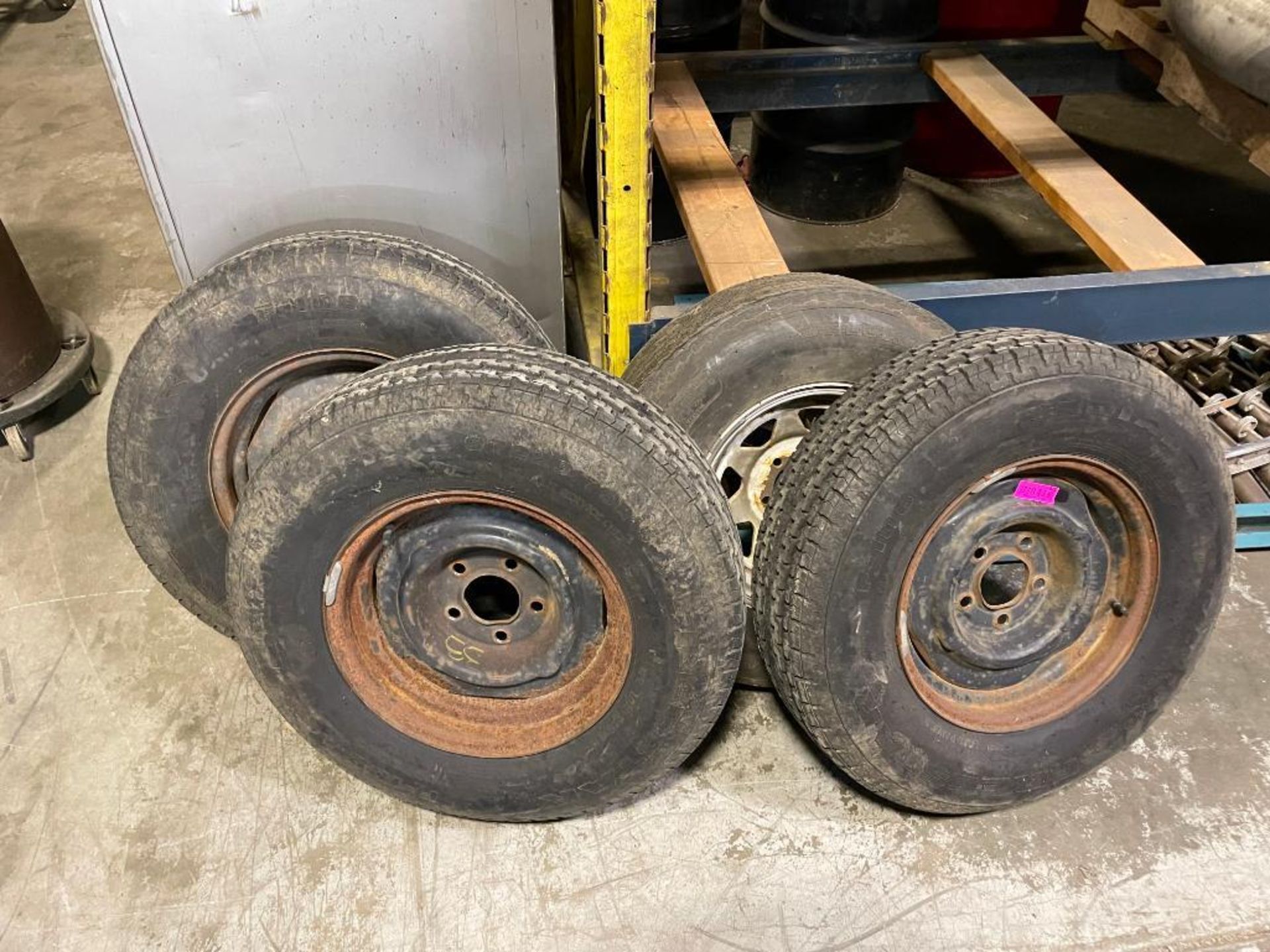 ASSORTED AUTO TIRES AS SHOWN QTY: 1 - Image 2 of 5