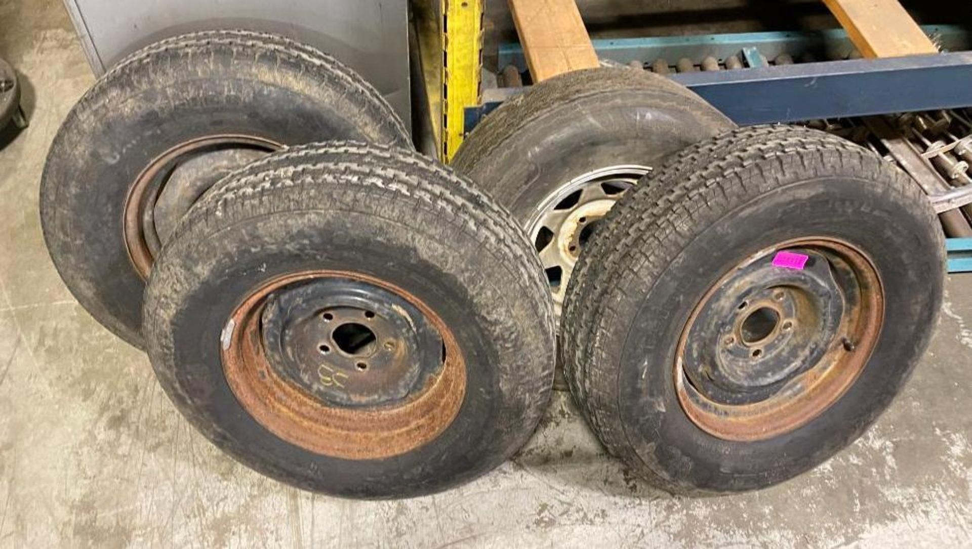 ASSORTED AUTO TIRES AS SHOWN QTY: 1