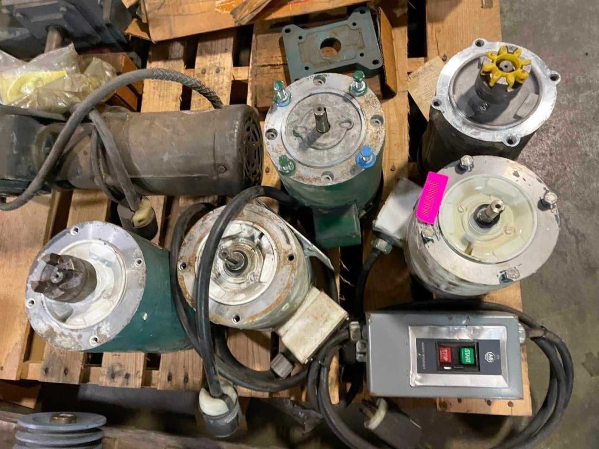 CONTENTS OF PALLET (ASSORTED MOTORS, GEAR REDUCERS AND MISC. PARTS AS SHOWN) INFORMATION: WORKING CO - Image 8 of 8