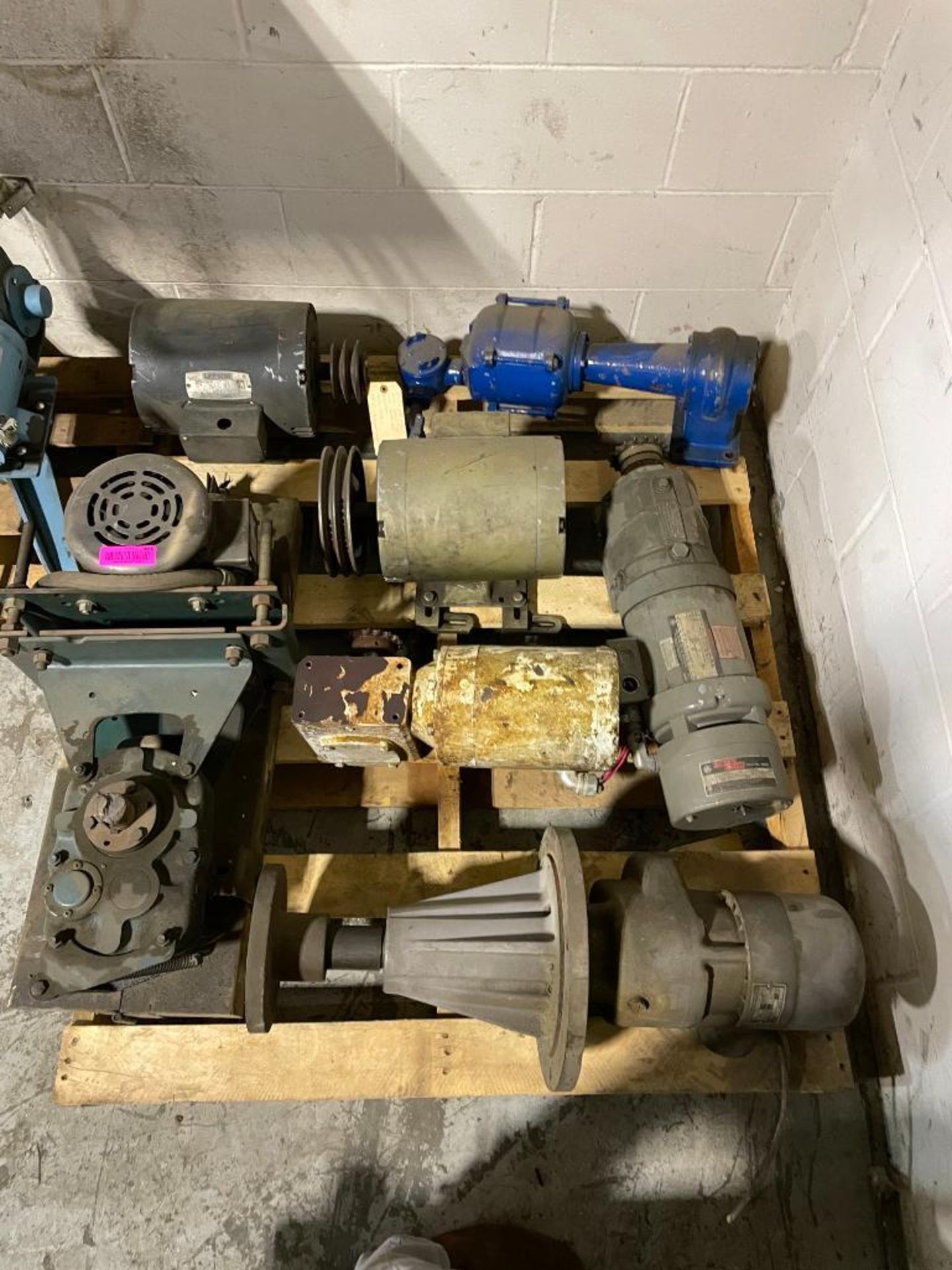 CONTENTS OF PALLET (ASSORTED MOTORS, GEAR REDUCERS AND MISC. PARTS AS SHOWN) QTY: 1 - Image 3 of 12