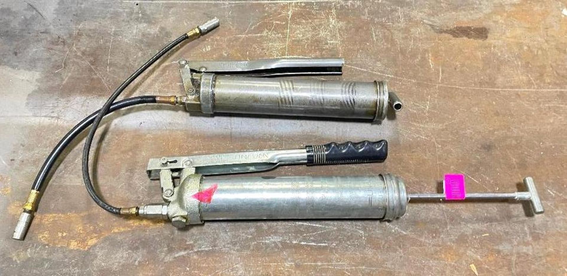 (2) GREASE GUN LEVER PUMPS QTY: 2