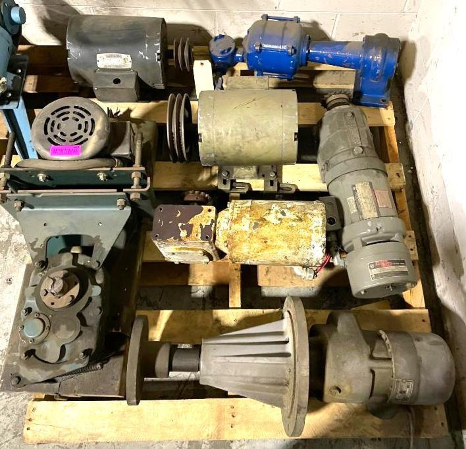 CONTENTS OF PALLET (ASSORTED MOTORS, GEAR REDUCERS AND MISC. PARTS AS SHOWN) QTY: 1