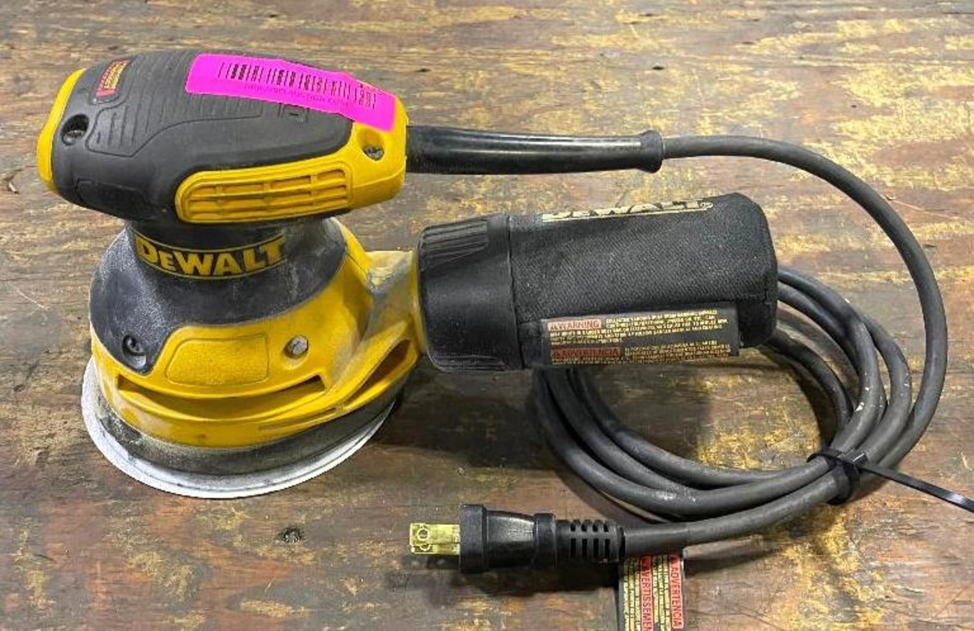 DEWALT CORDED 5" RANDOM ORBIT SANDER BRAND/MODEL: DEWALT DWE6421 SIZE: 5" QTY: 1