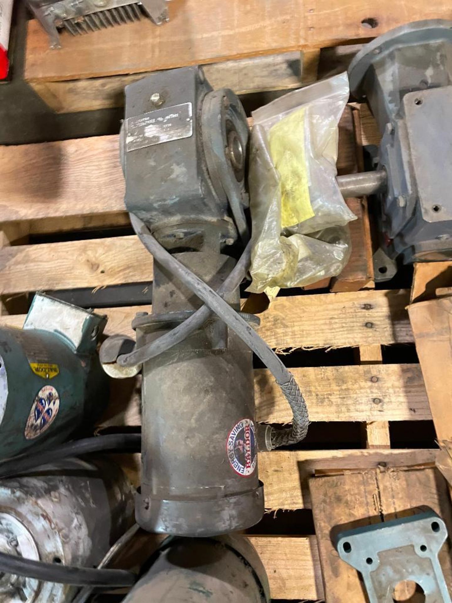 CONTENTS OF PALLET (ASSORTED MOTORS, GEAR REDUCERS AND MISC. PARTS AS SHOWN) INFORMATION: WORKING CO - Image 6 of 8