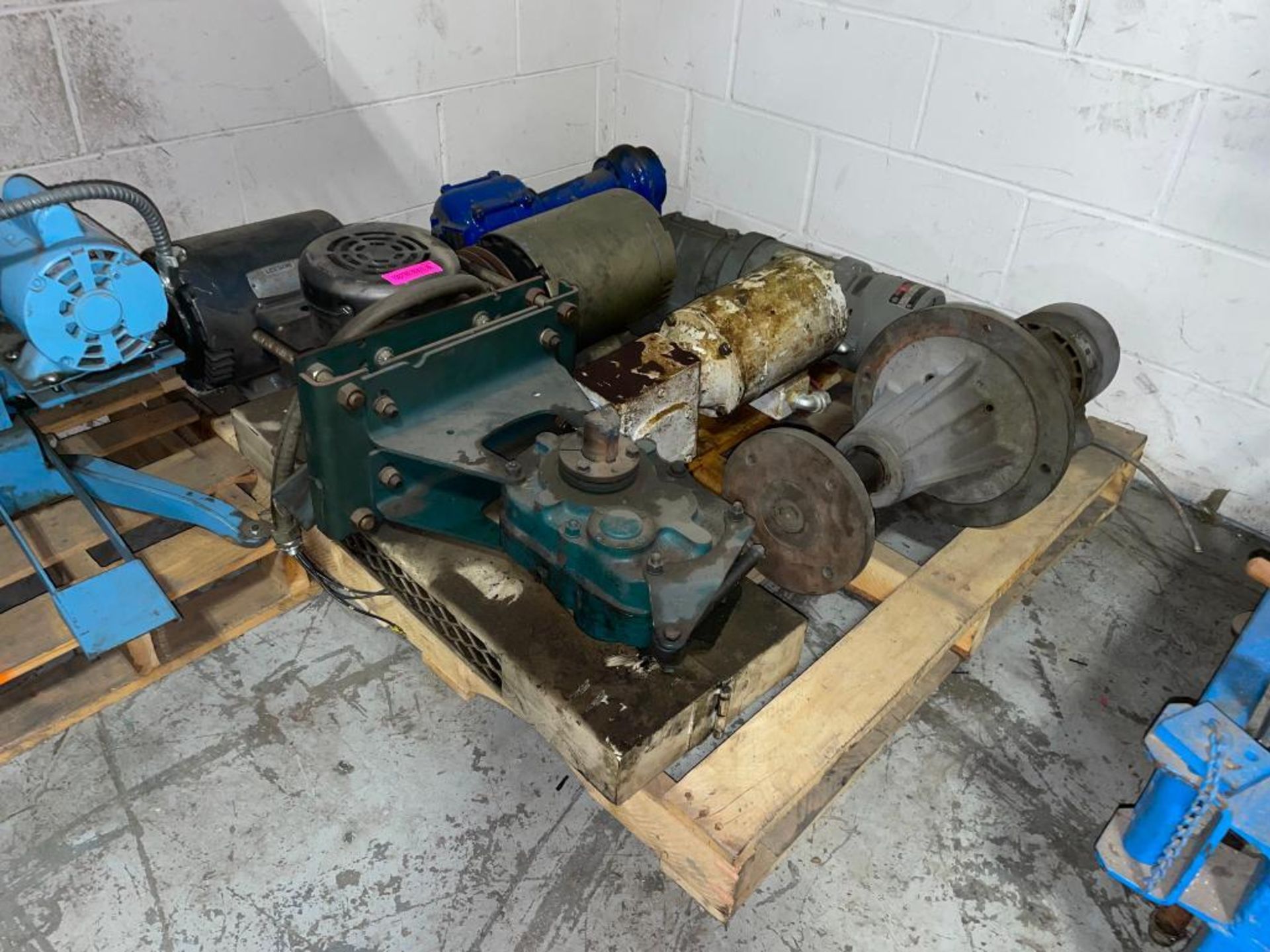 CONTENTS OF PALLET (ASSORTED MOTORS, GEAR REDUCERS AND MISC. PARTS AS SHOWN) QTY: 1 - Image 7 of 12