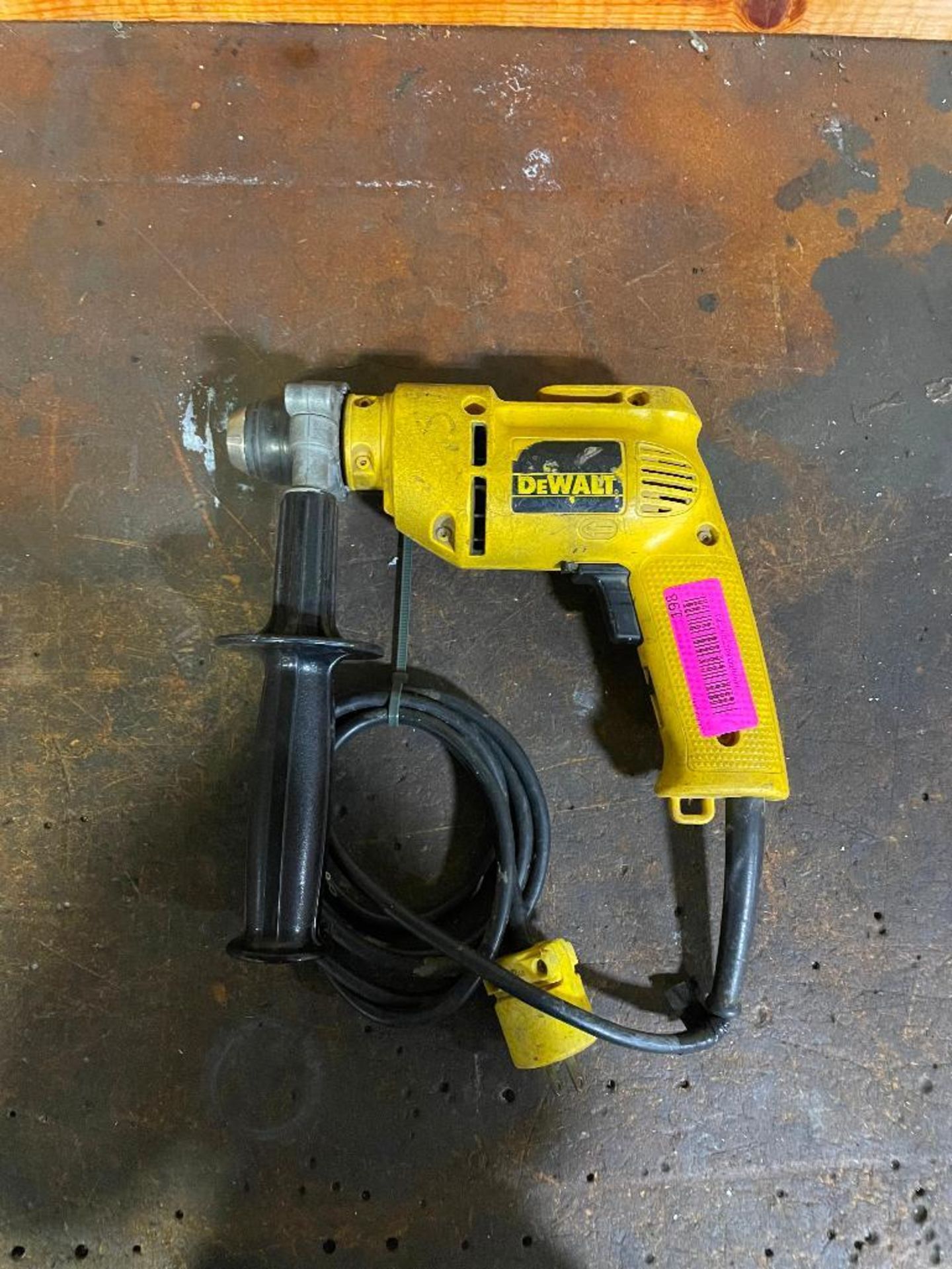 DEWALT 3/8" CORDED VARIABLE SPEED DRILL BRAND/MODEL: DEWALT DW106 SIZE: 3/8" QTY: 1 - Image 2 of 3