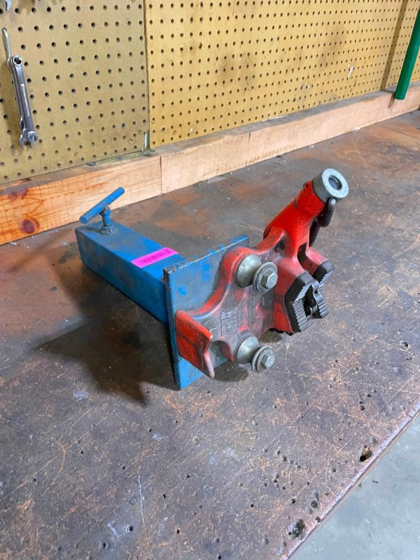 1/8" TO 4" TOP SCREW BENCH CHAIN VISE BRAND/MODEL: RIDGID BC-410 SIZE: 1/8" TO 4" QTY: 1 - Image 3 of 6